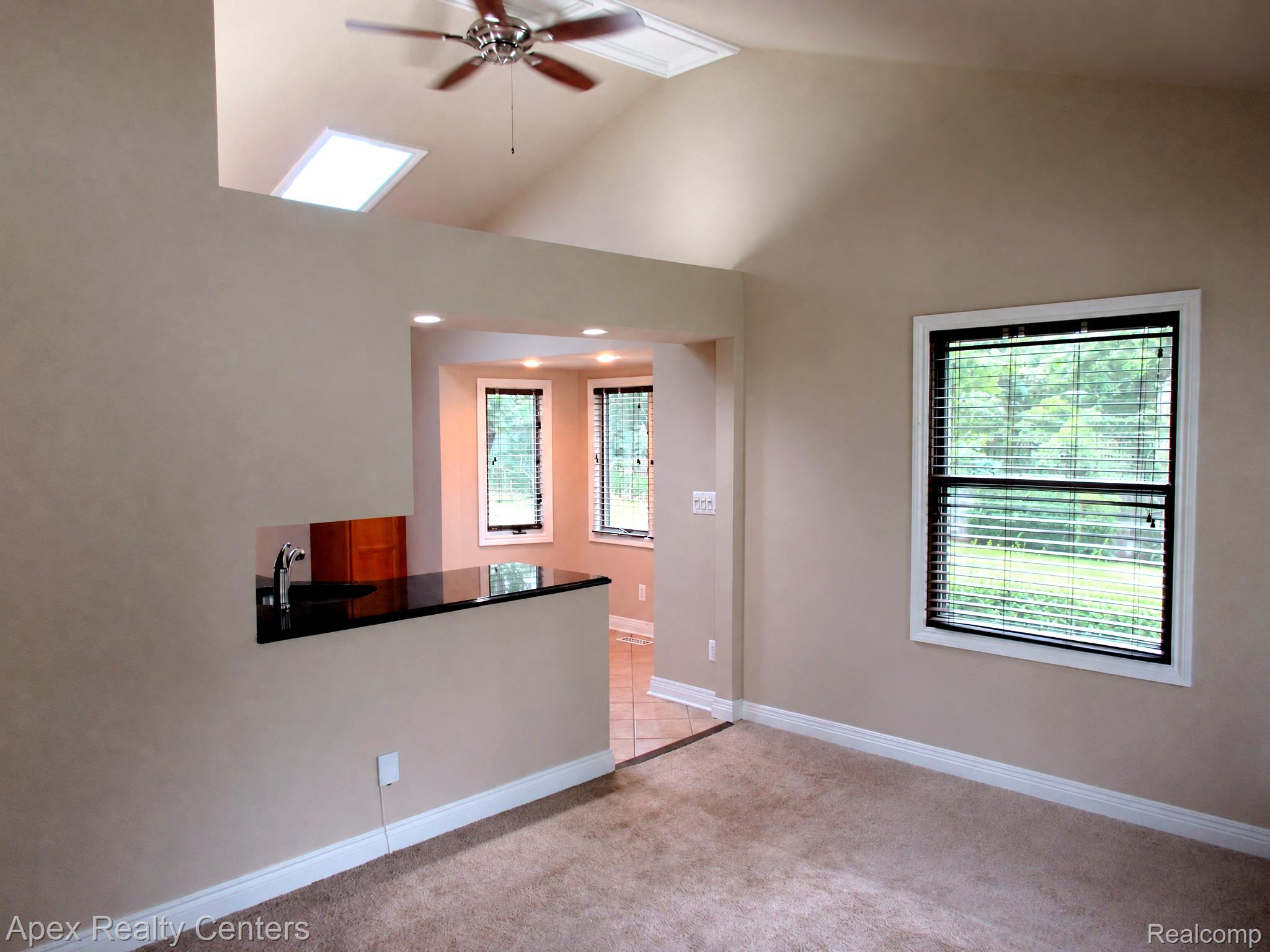 24808 Lauren Avenue Property Photo 4