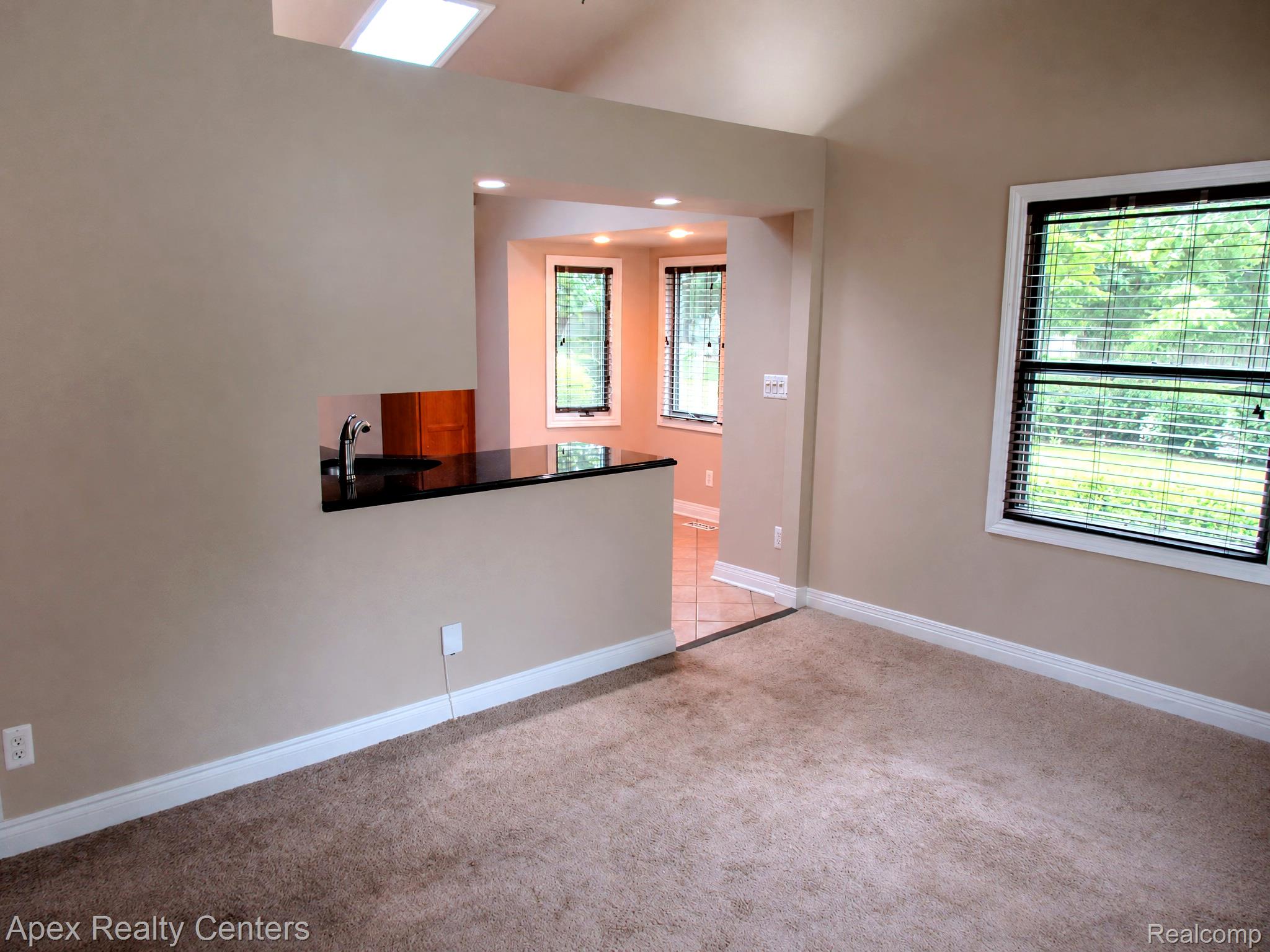 24808 Lauren Avenue Property Photo 6