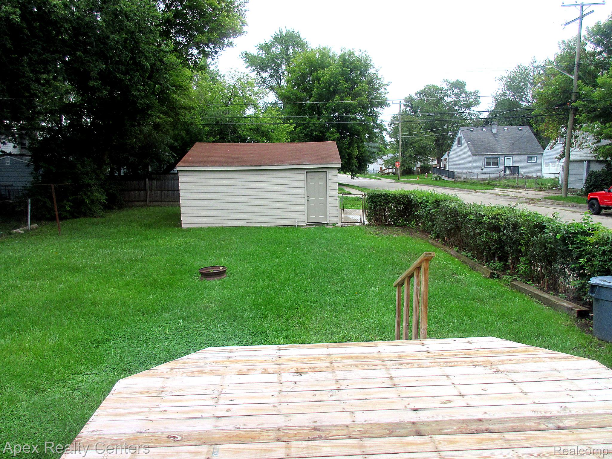 24808 Lauren Avenue Property Photo 16