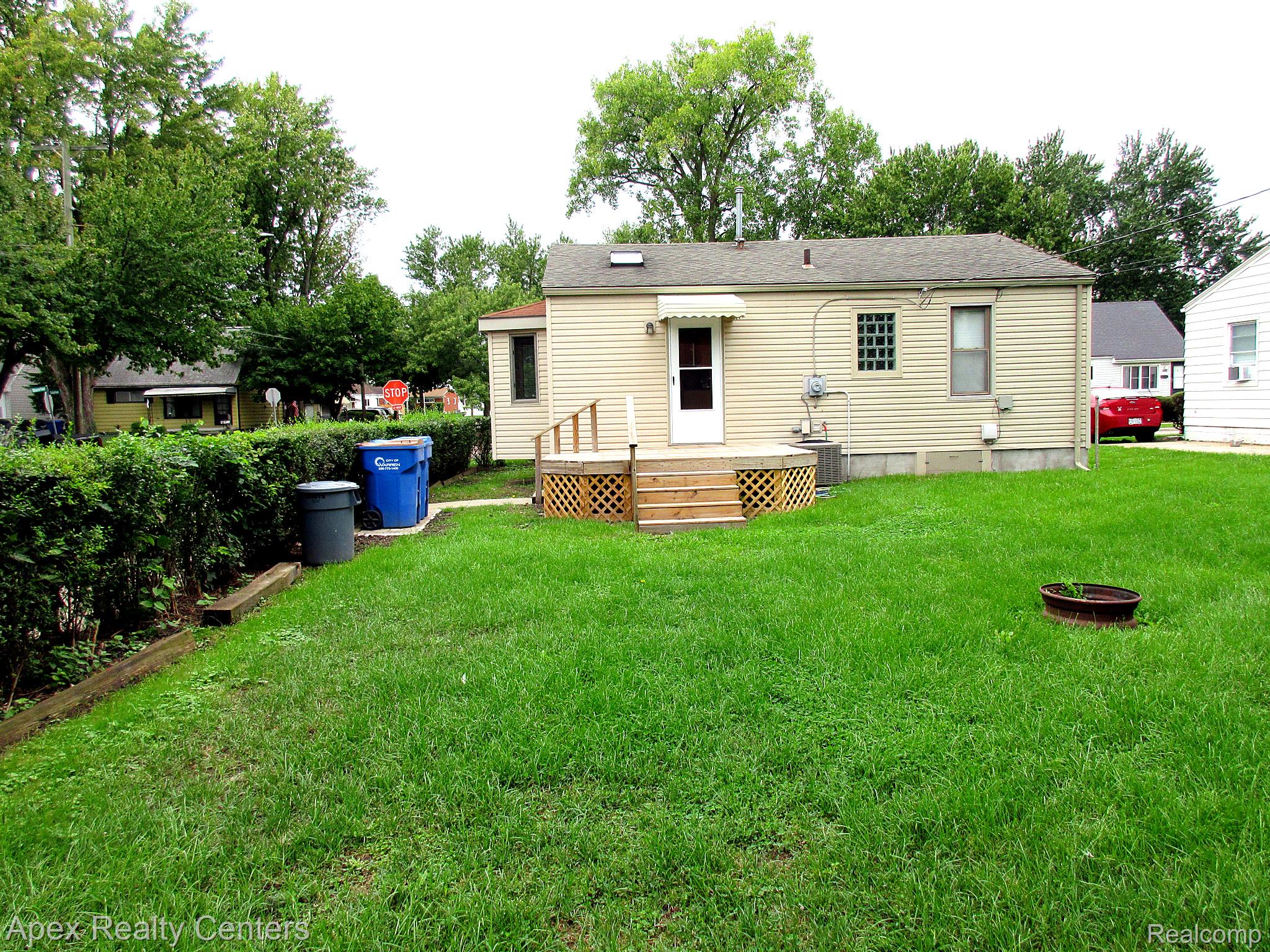 24808 Lauren Avenue Property Photo 17