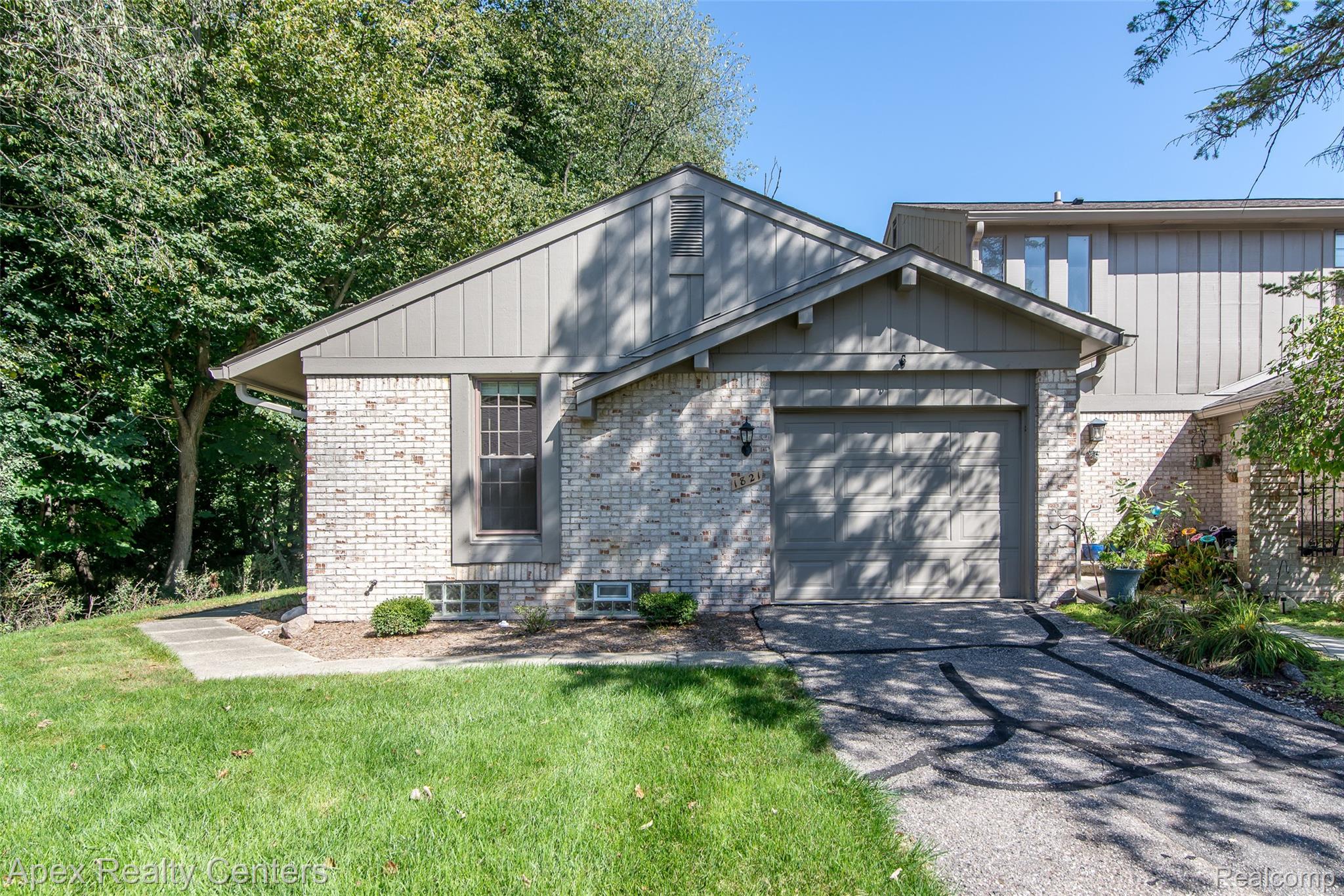 1821 Van Hill Court Property Photo 1