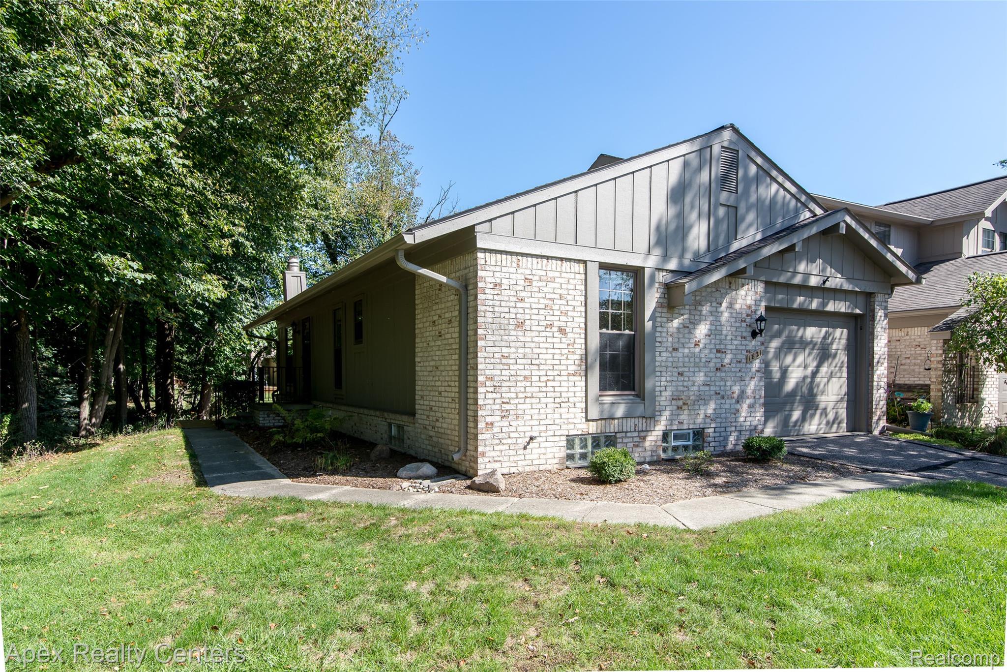 1821 Van Hill Court Property Photo 2