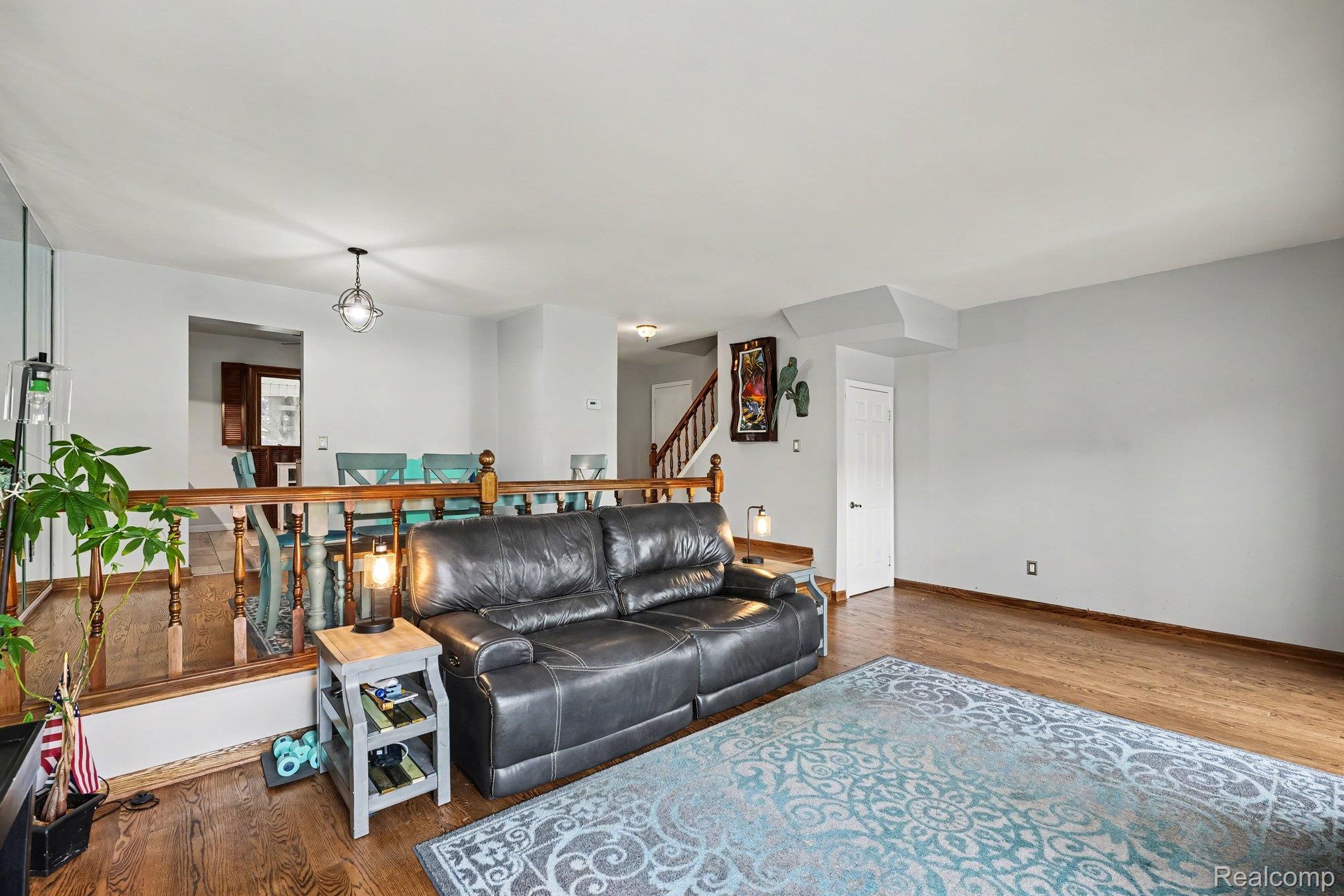 33362 Jefferson Avenue Property Photo 5