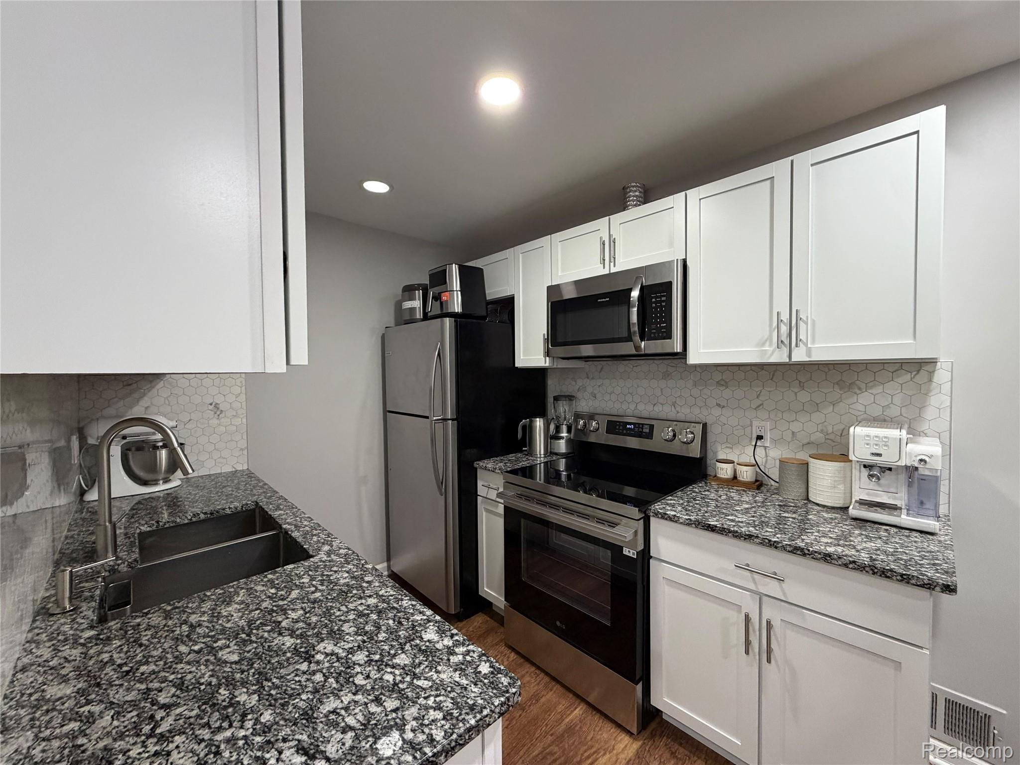 34660 Huntley Drive 38 Property Photo 16