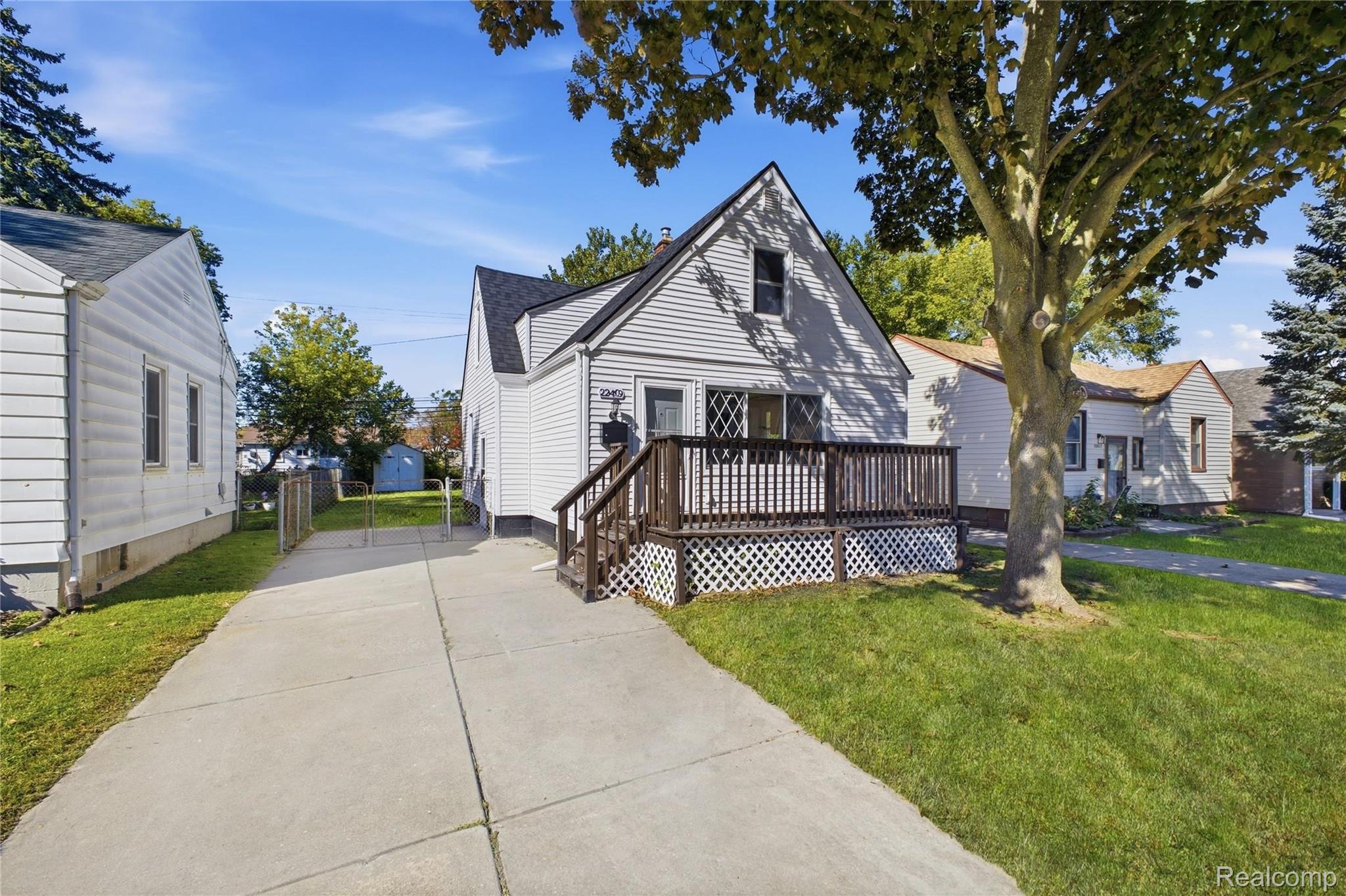 22409 Beechwood Avenue Property Photo 2