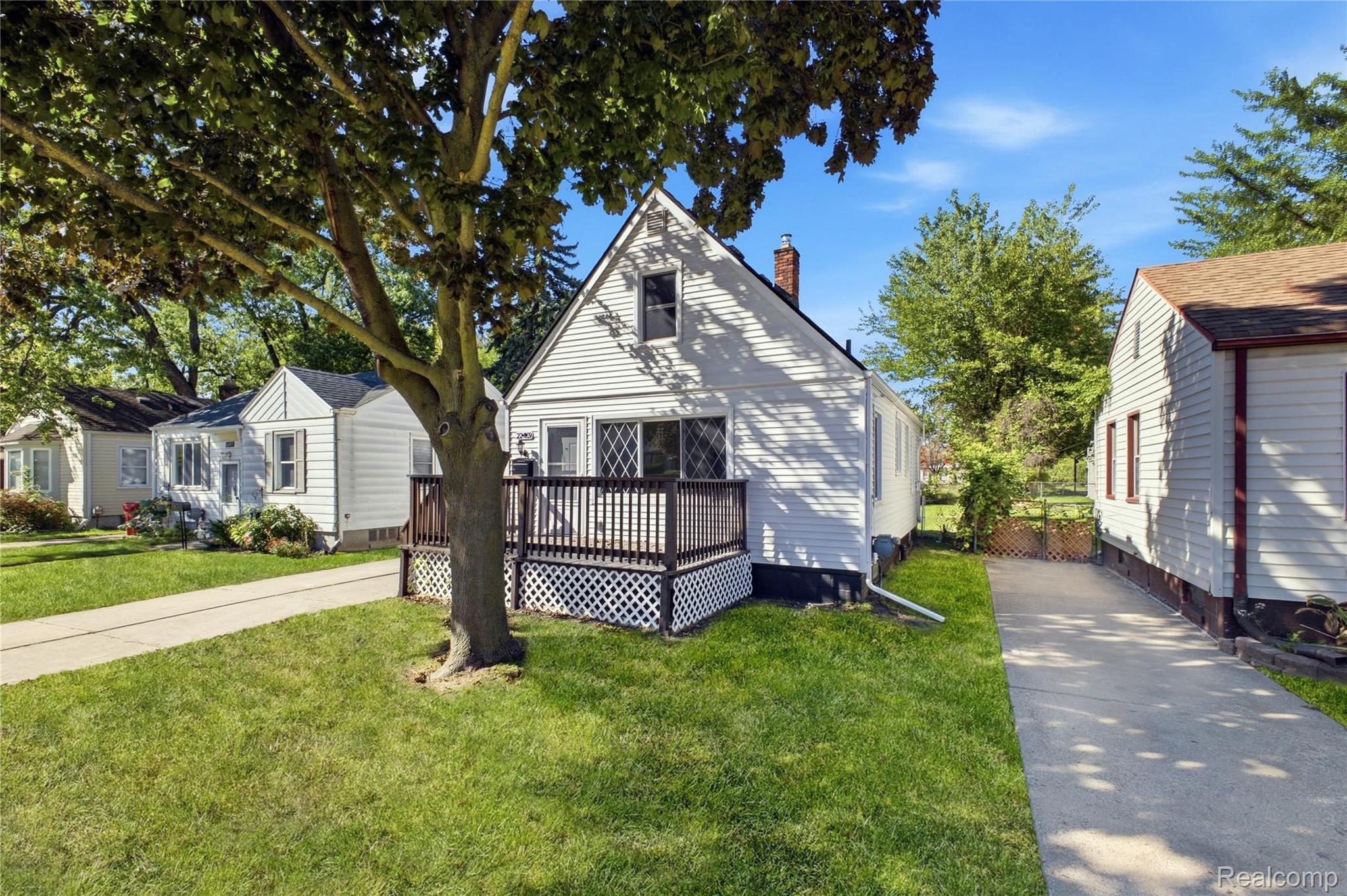 22409 Beechwood Avenue Property Photo 3