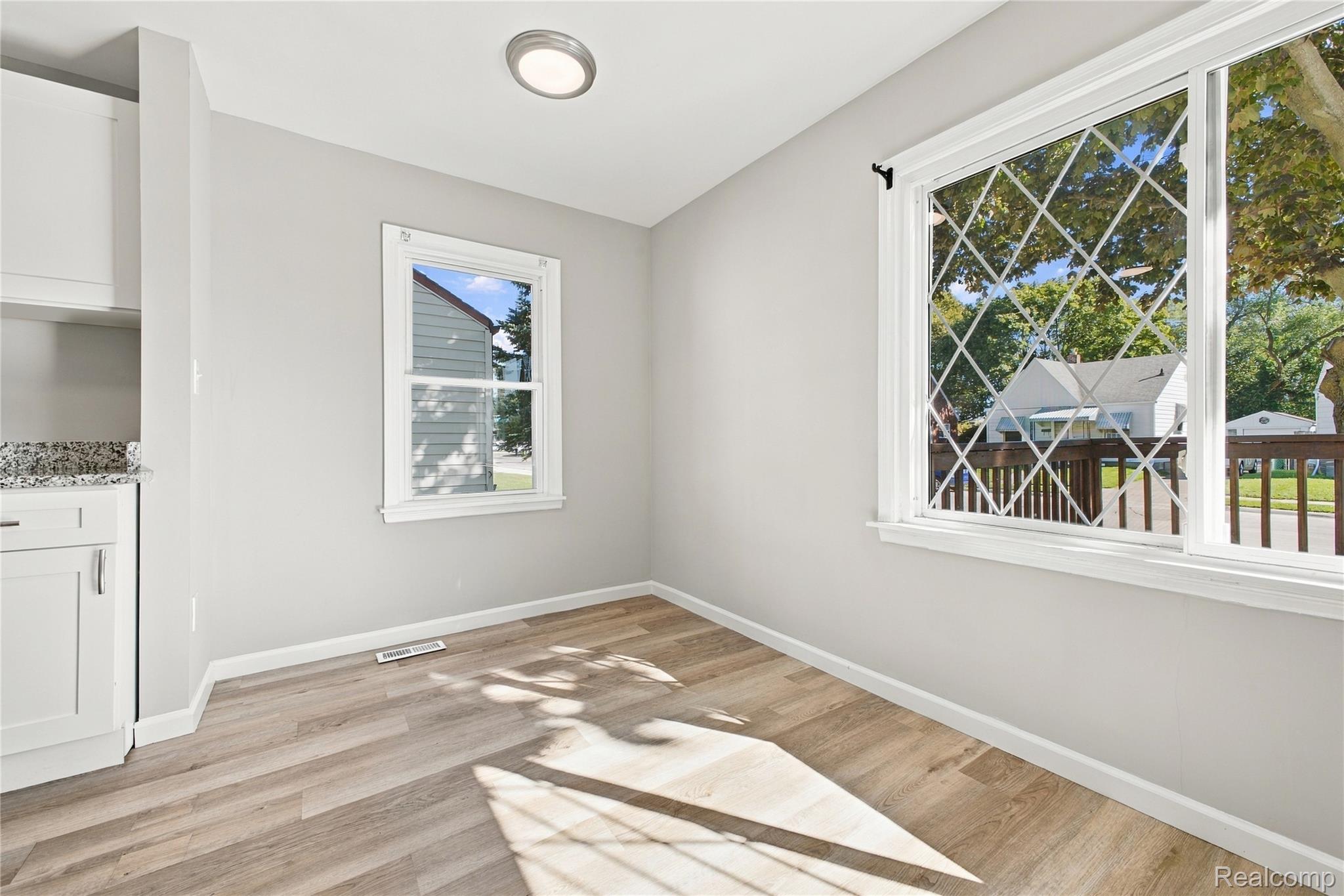 22409 Beechwood Avenue Property Photo 7