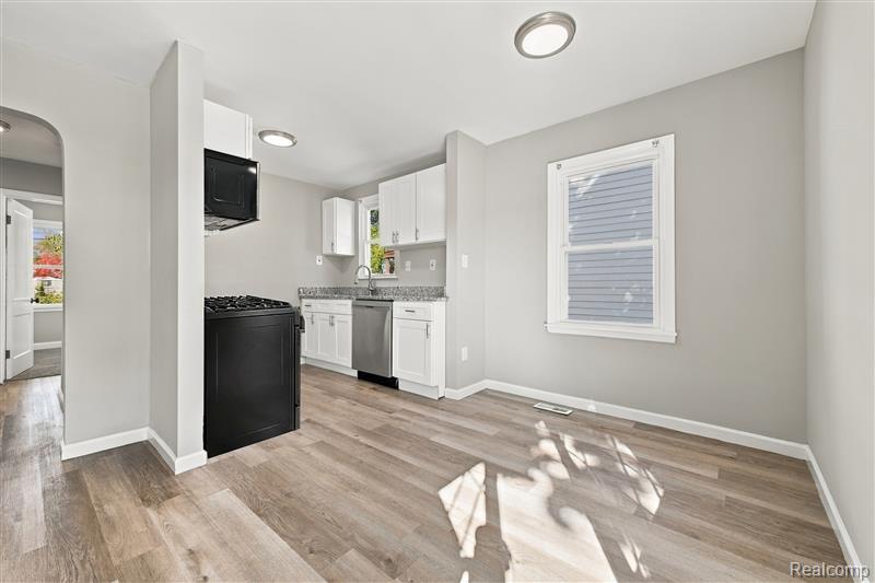 22409 Beechwood Avenue Property Photo 9