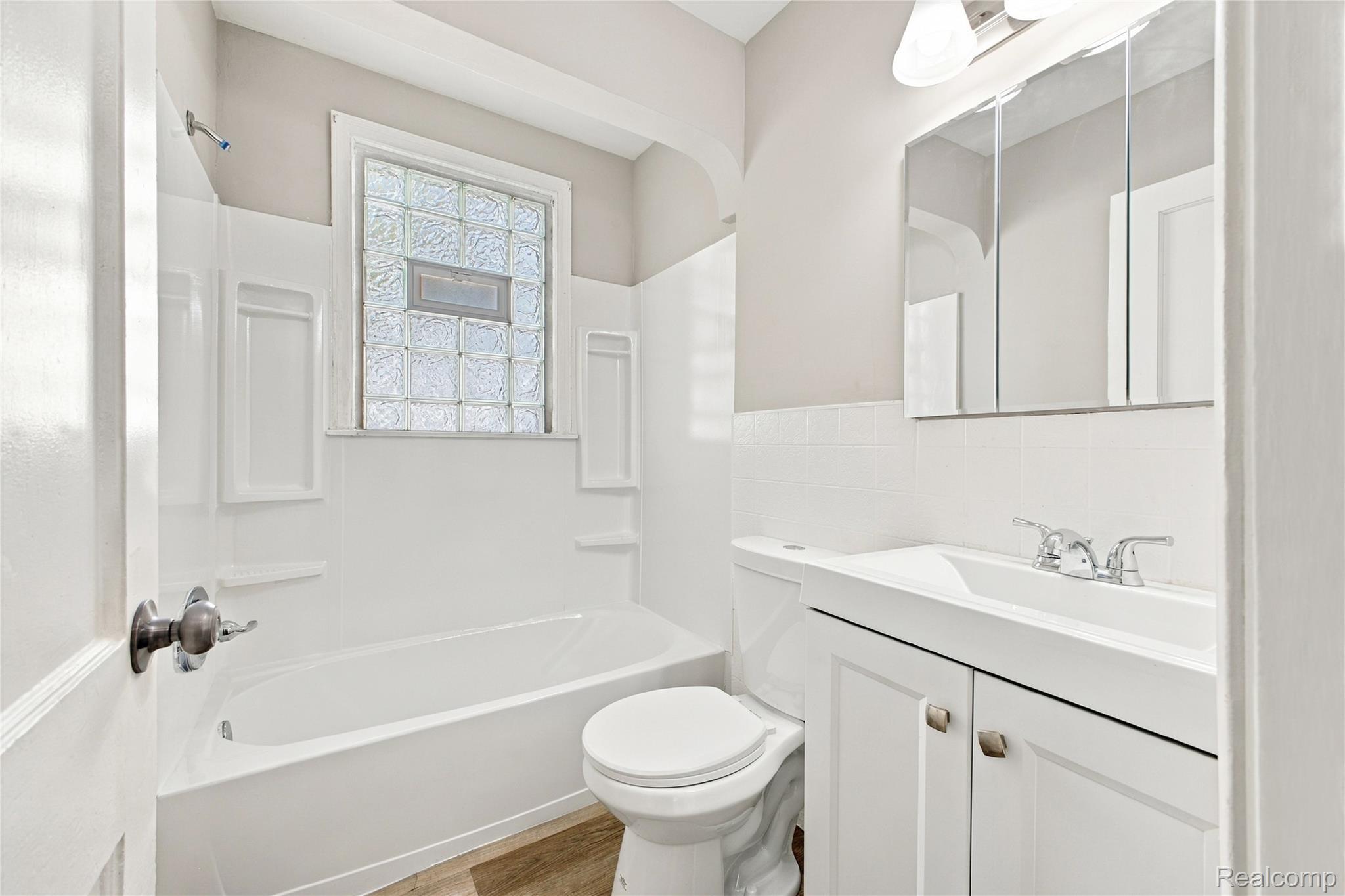 22409 Beechwood Avenue Property Photo 11