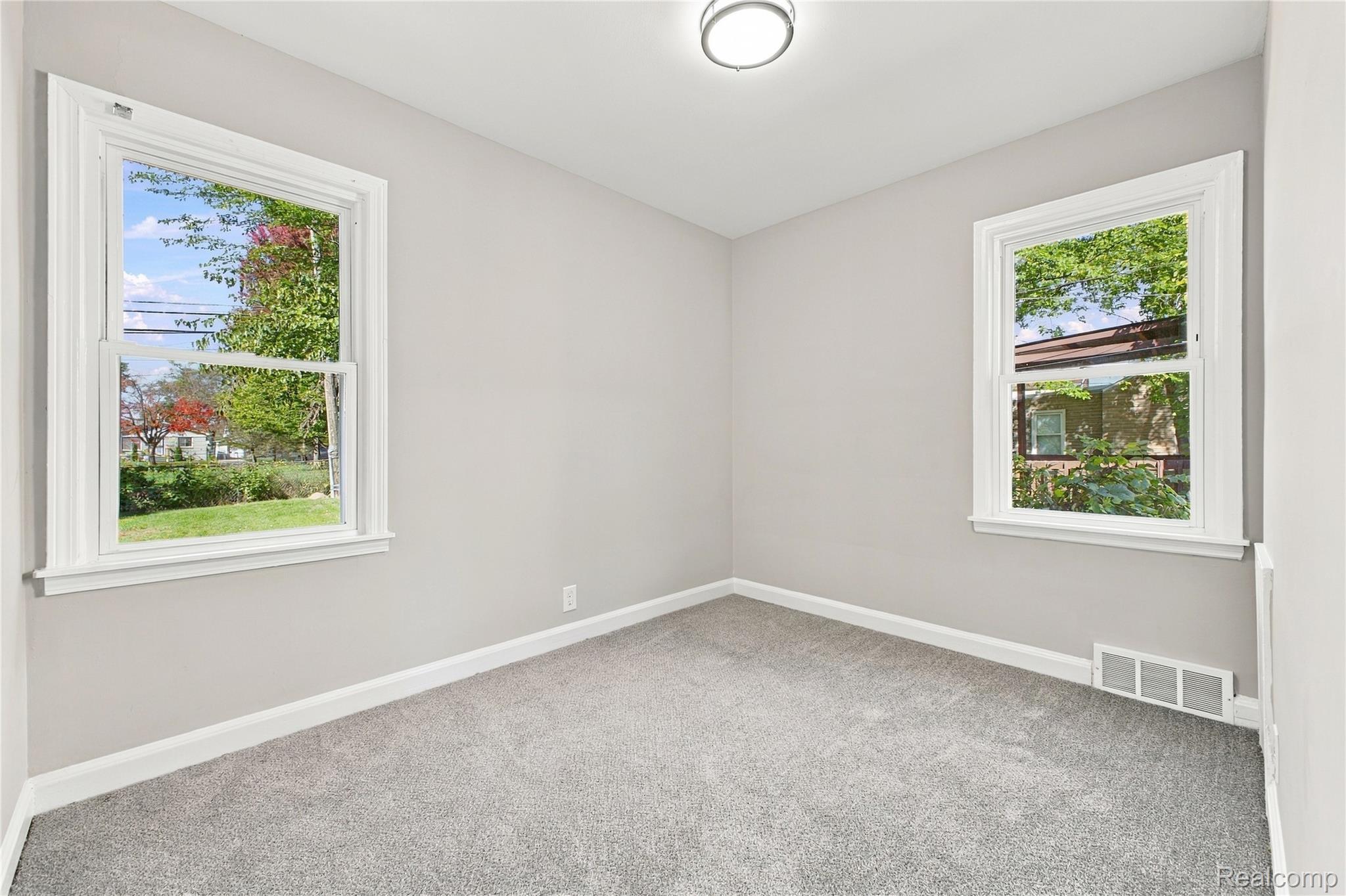 22409 Beechwood Avenue Property Photo 12
