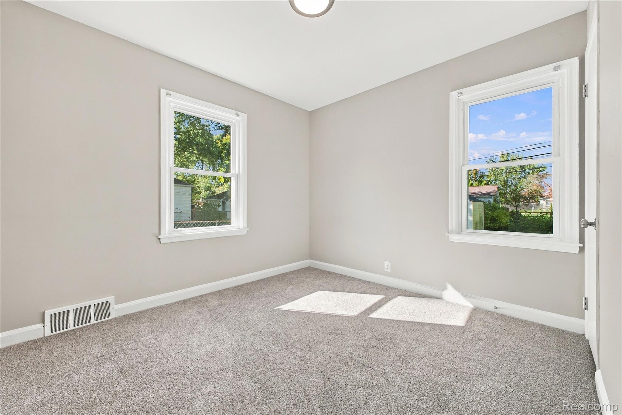 22409 Beechwood Avenue Property Photo 14