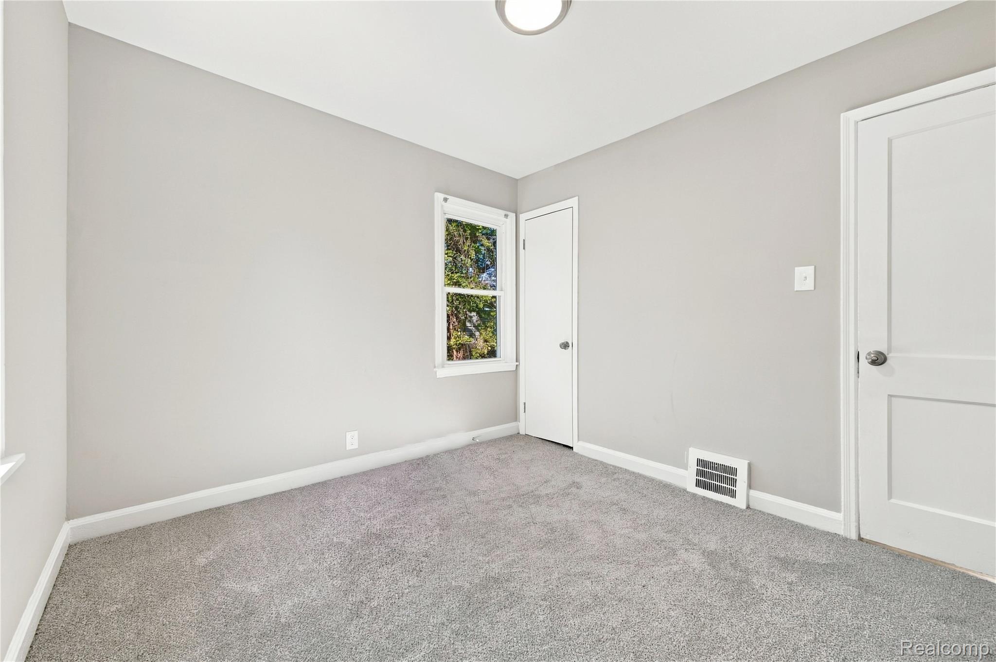 22409 Beechwood Avenue Property Photo 15