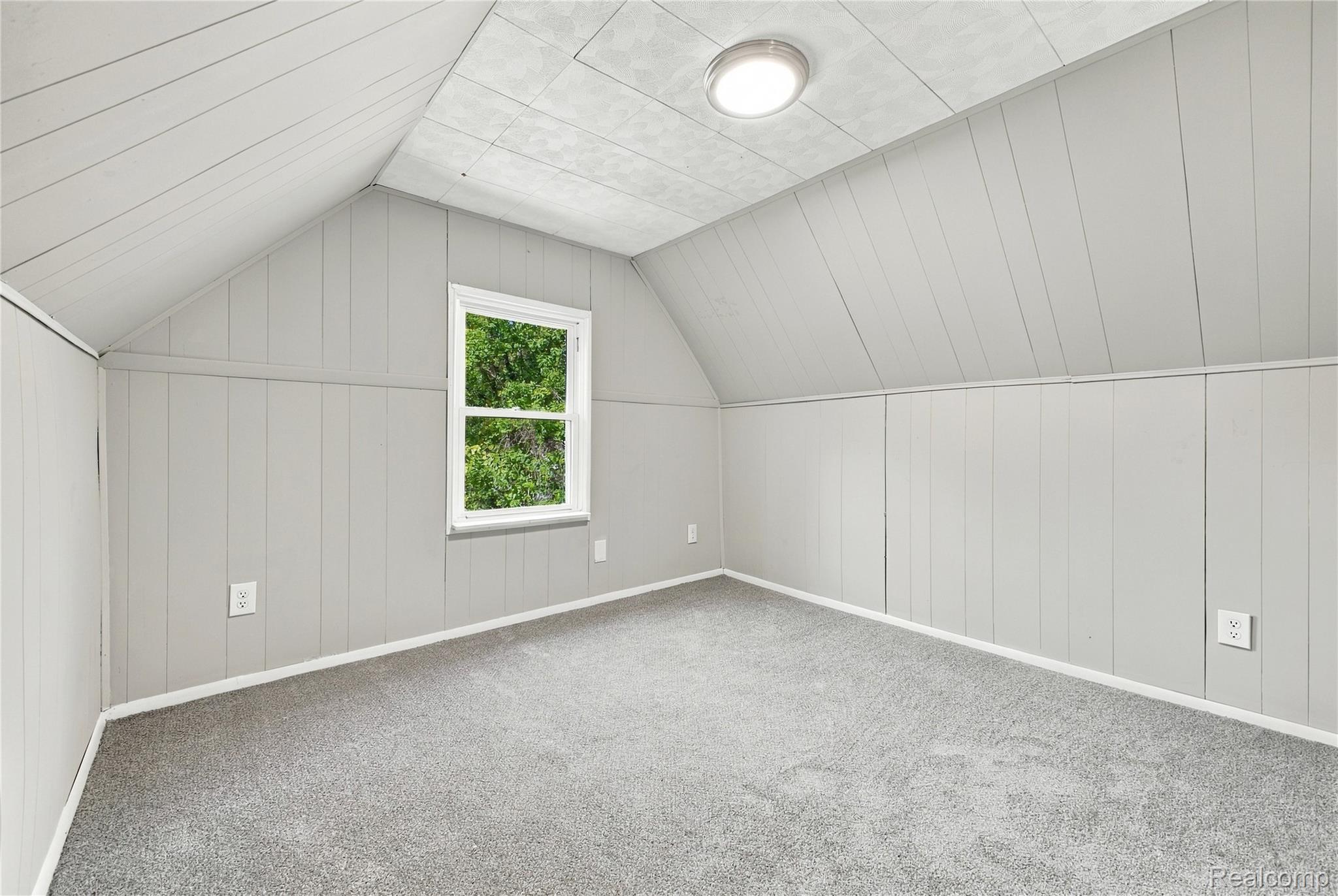 22409 Beechwood Avenue Property Photo 16