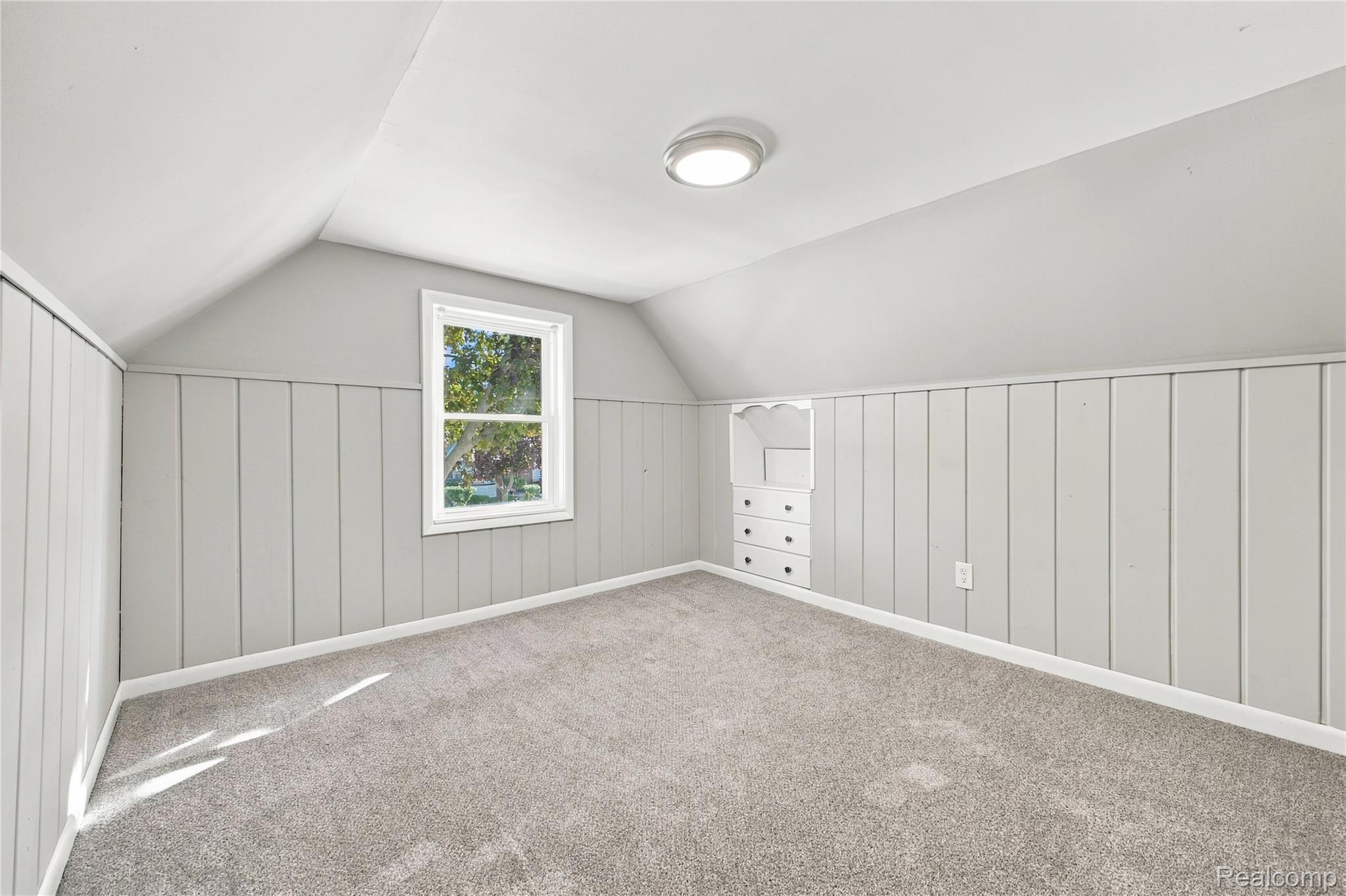 22409 Beechwood Avenue Property Photo 18