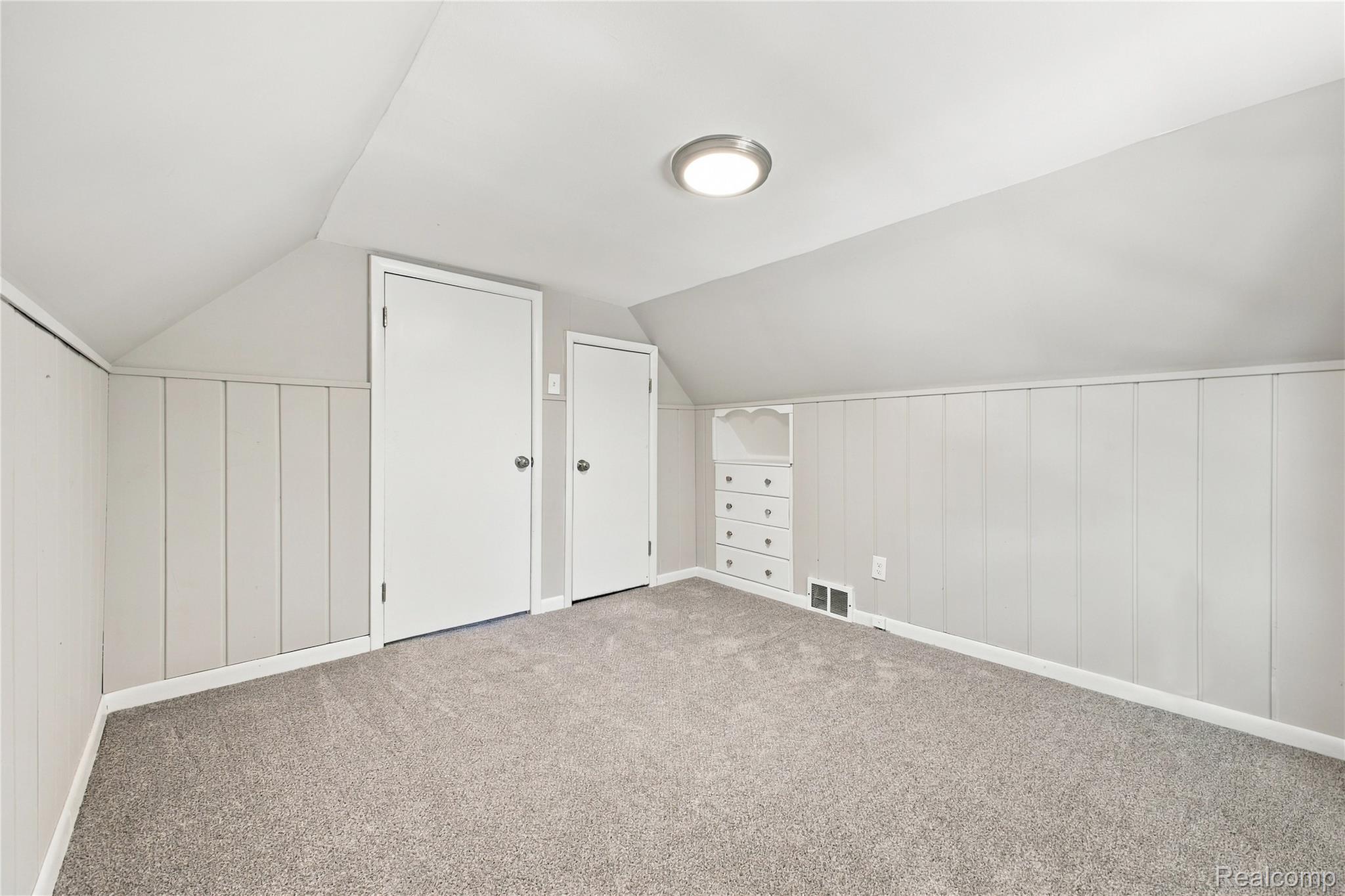 22409 Beechwood Avenue Property Photo 19
