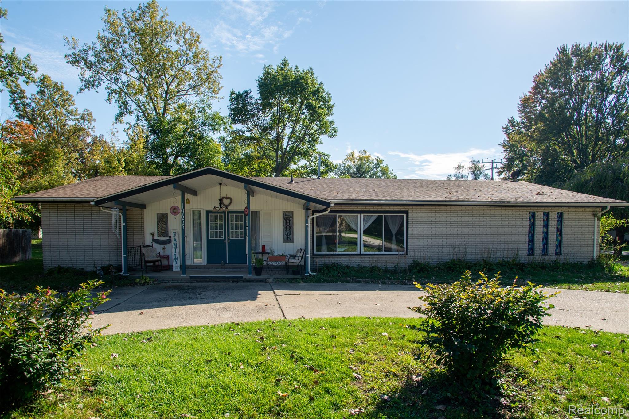 19655 Saxton Avenue Property Photo 1