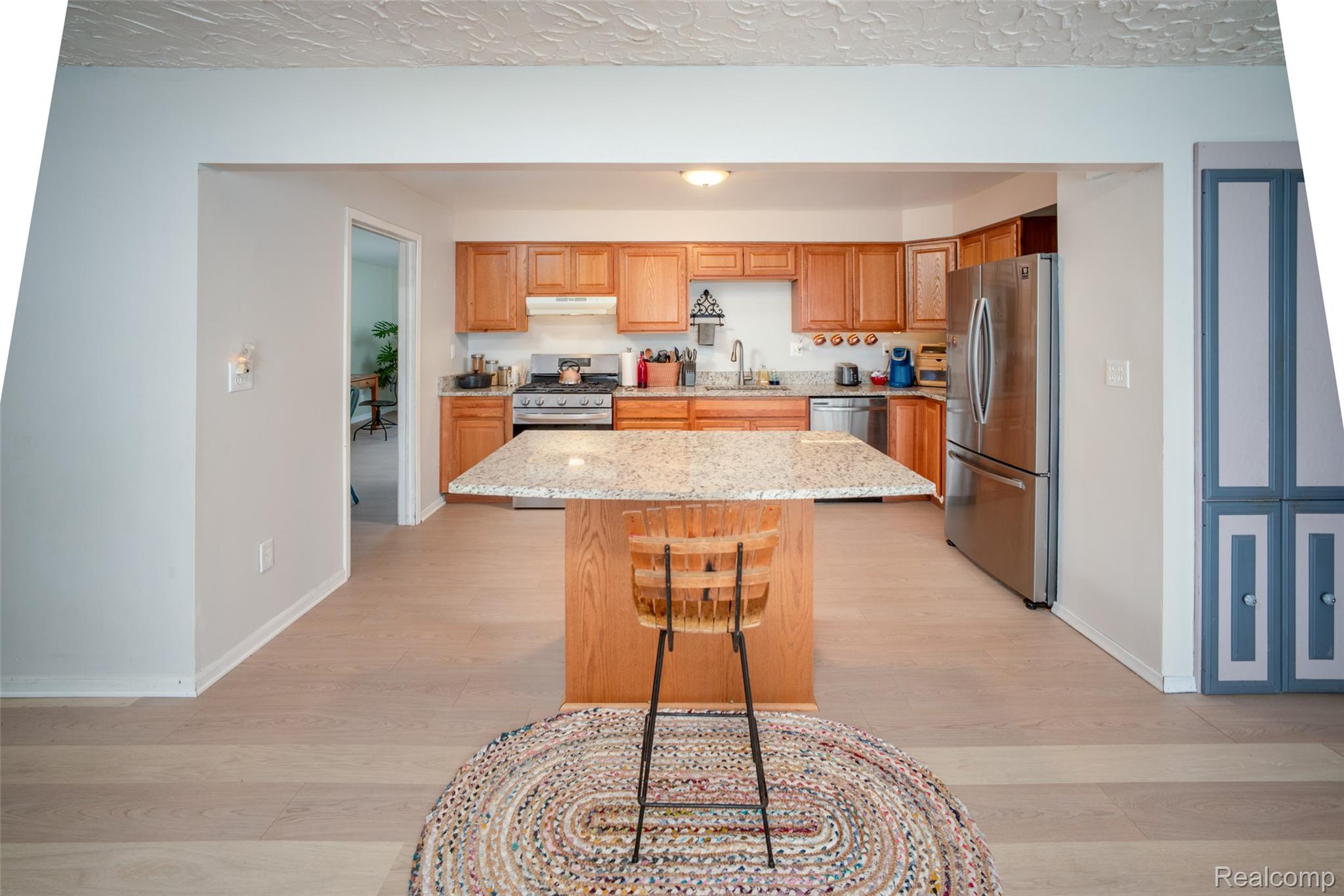 19655 Saxton Avenue Property Photo 3