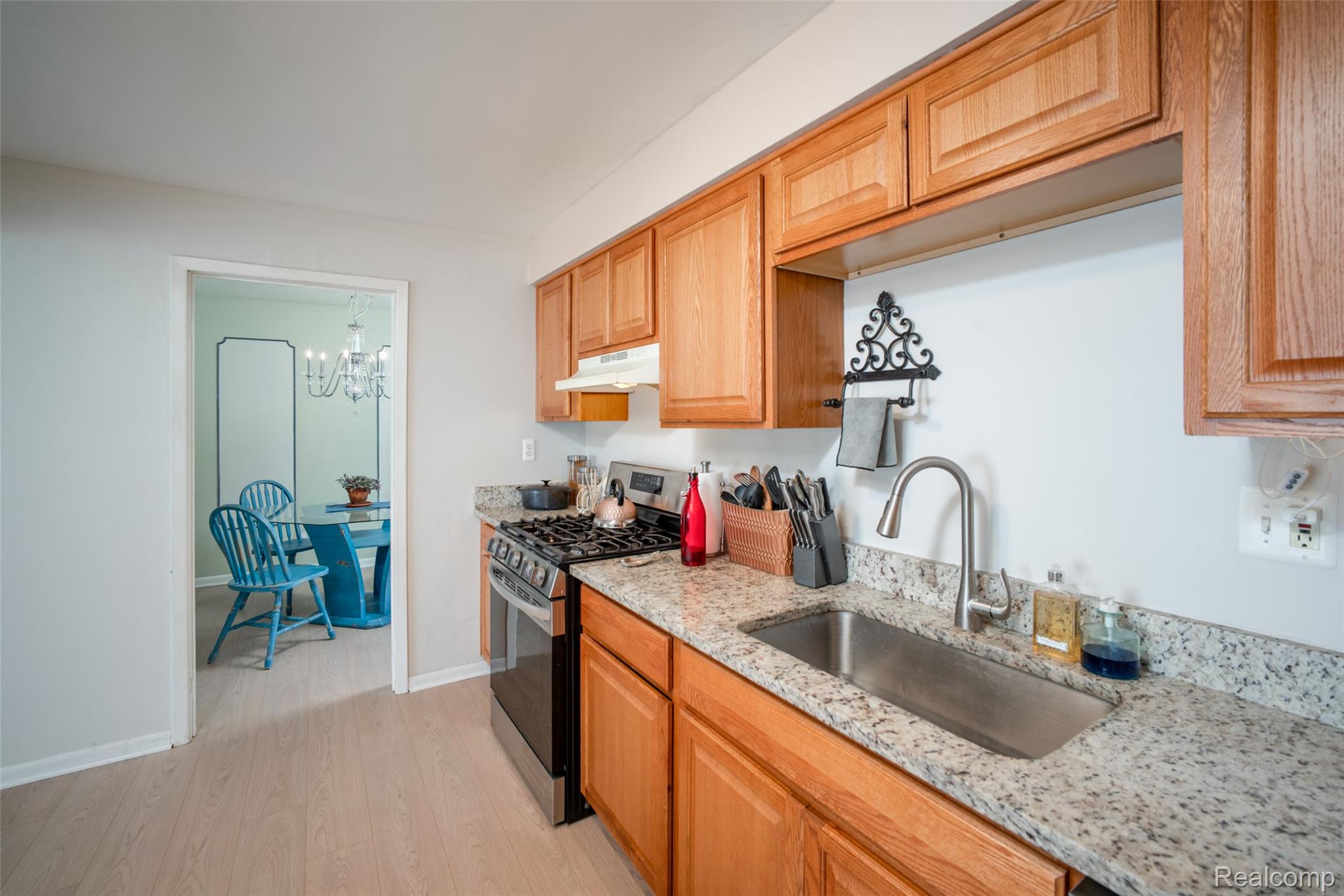 19655 Saxton Avenue Property Photo 5