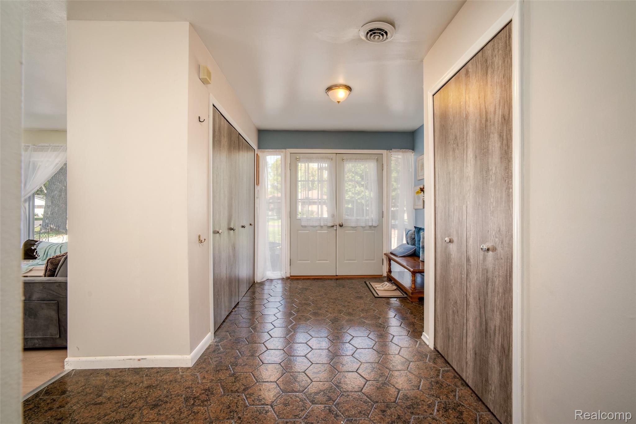 19655 Saxton Avenue Property Photo 10