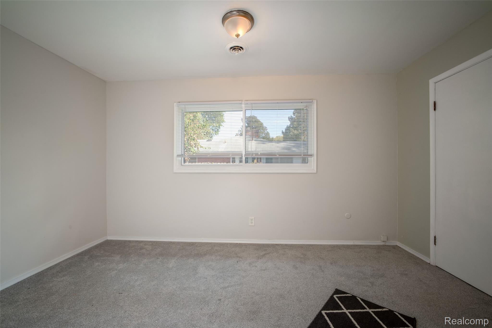 19655 Saxton Avenue Property Photo 19