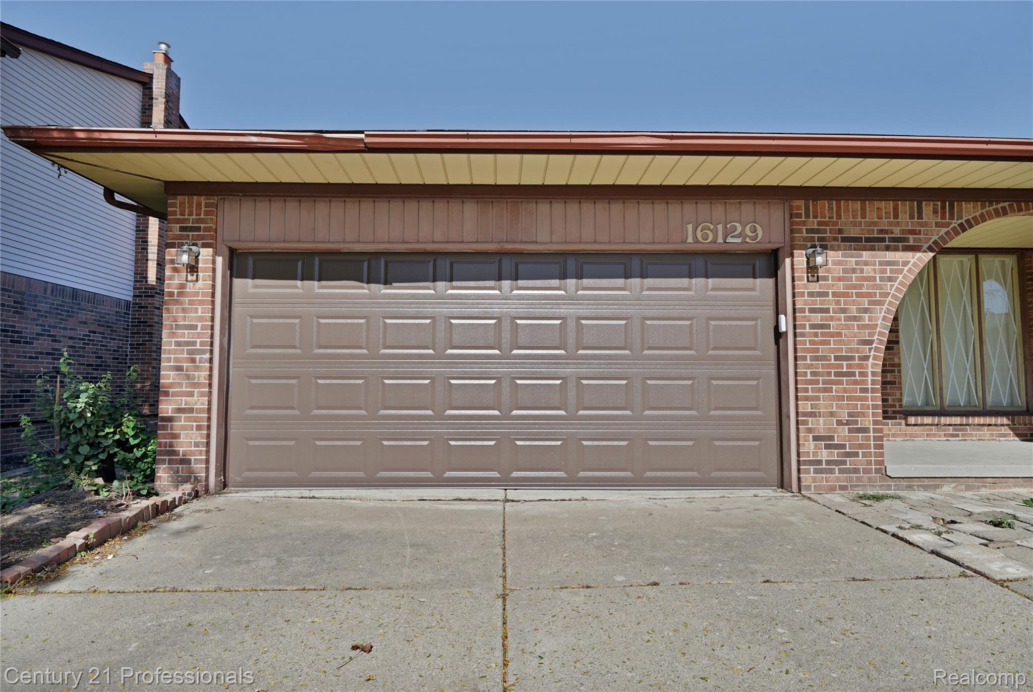 16129 Cambell Drive Property Photo 4
