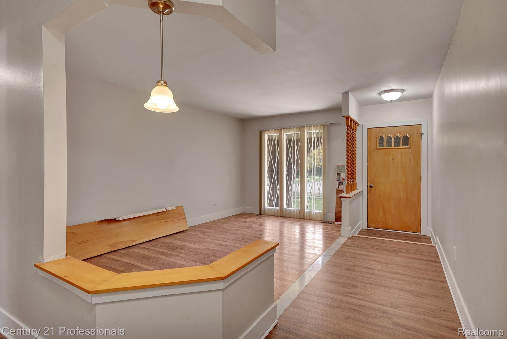 16129 Cambell Drive Property Photo 7