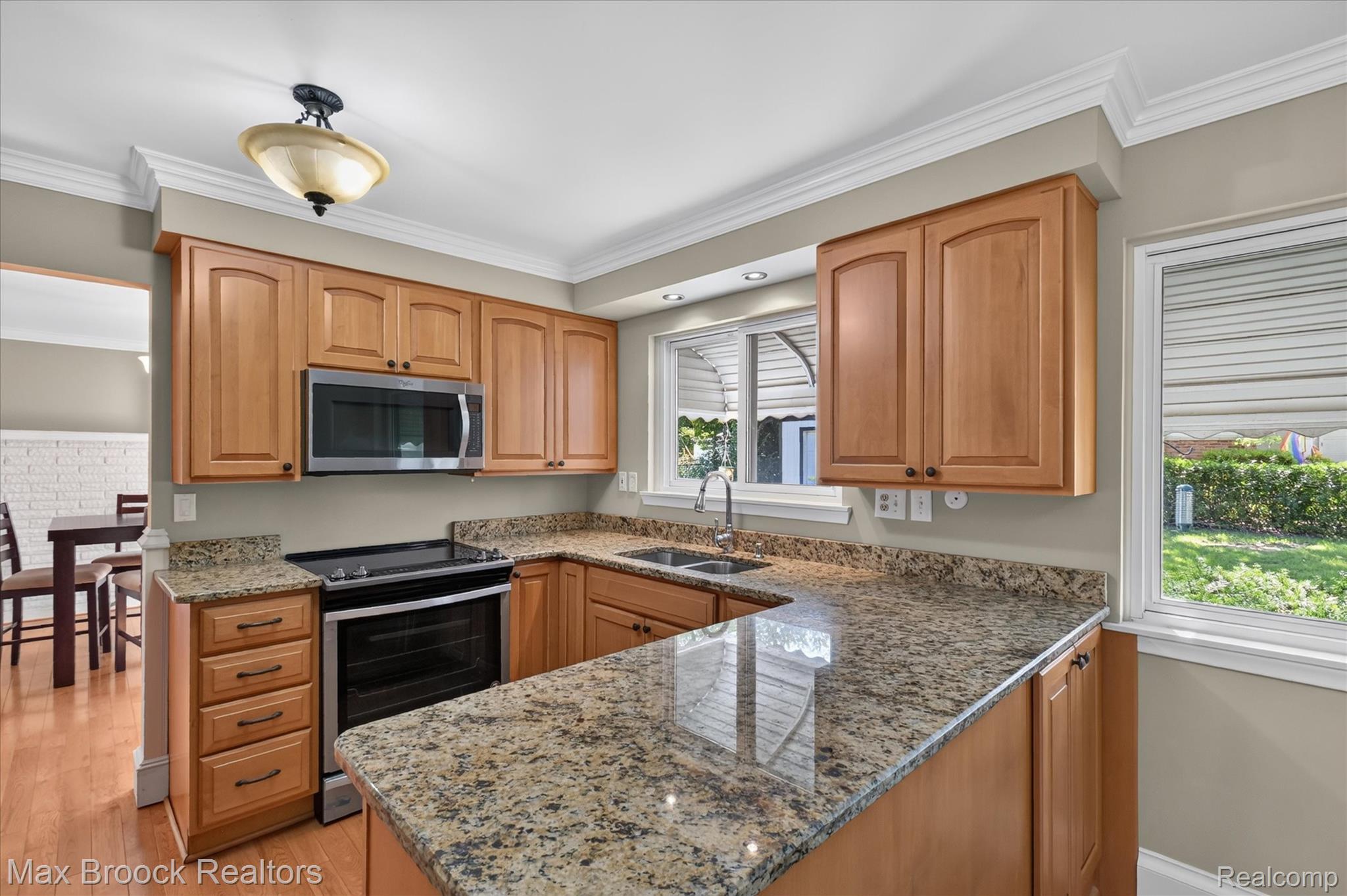 2504 Crofthill Drive Property Photo 2