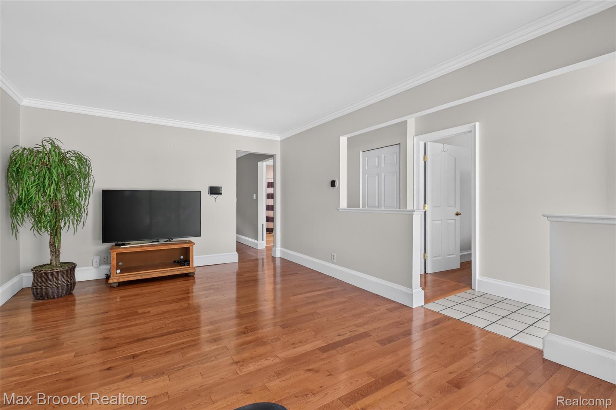 2504 Crofthill Drive Property Photo 8