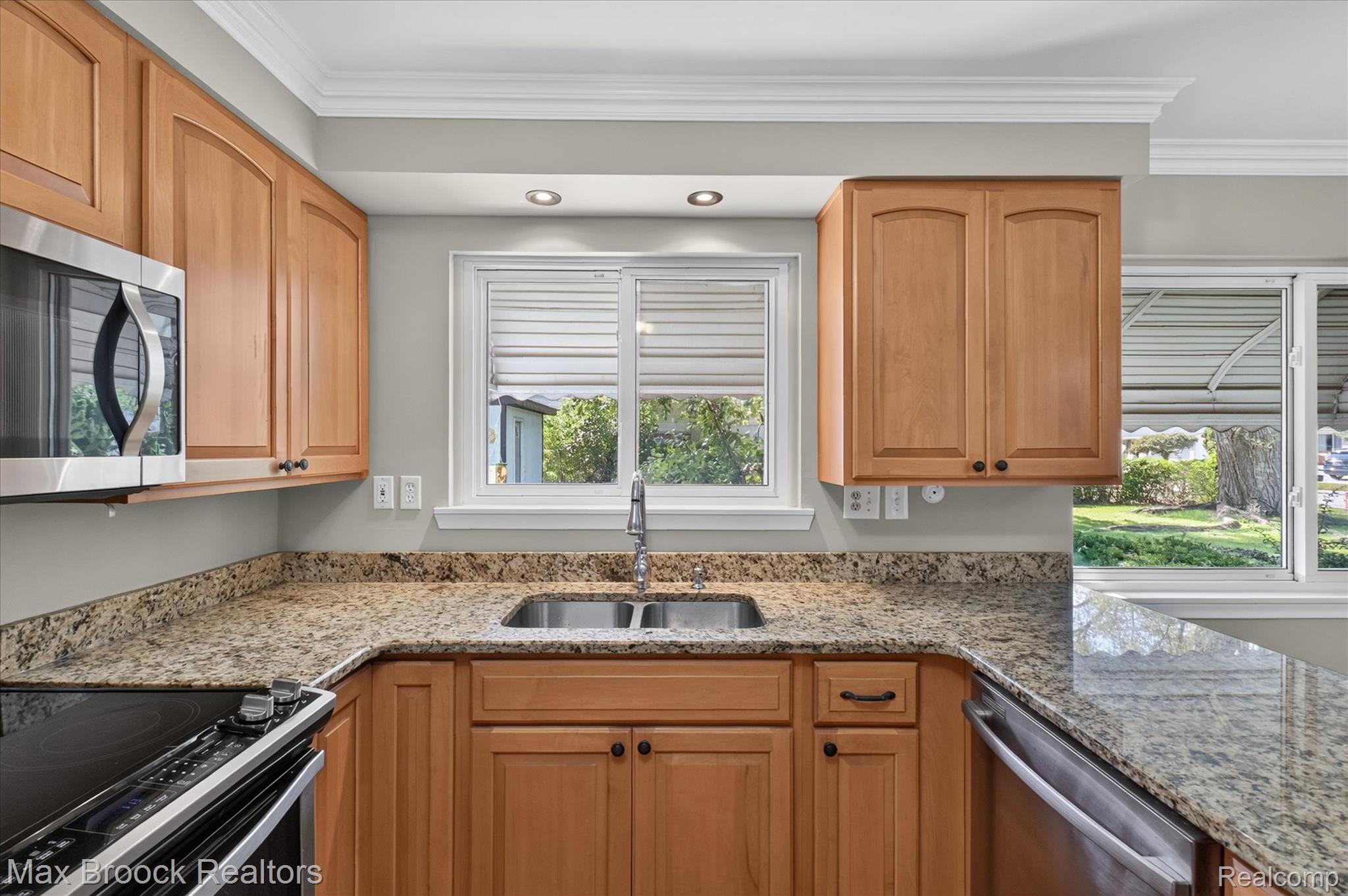 2504 Crofthill Drive Property Photo 12
