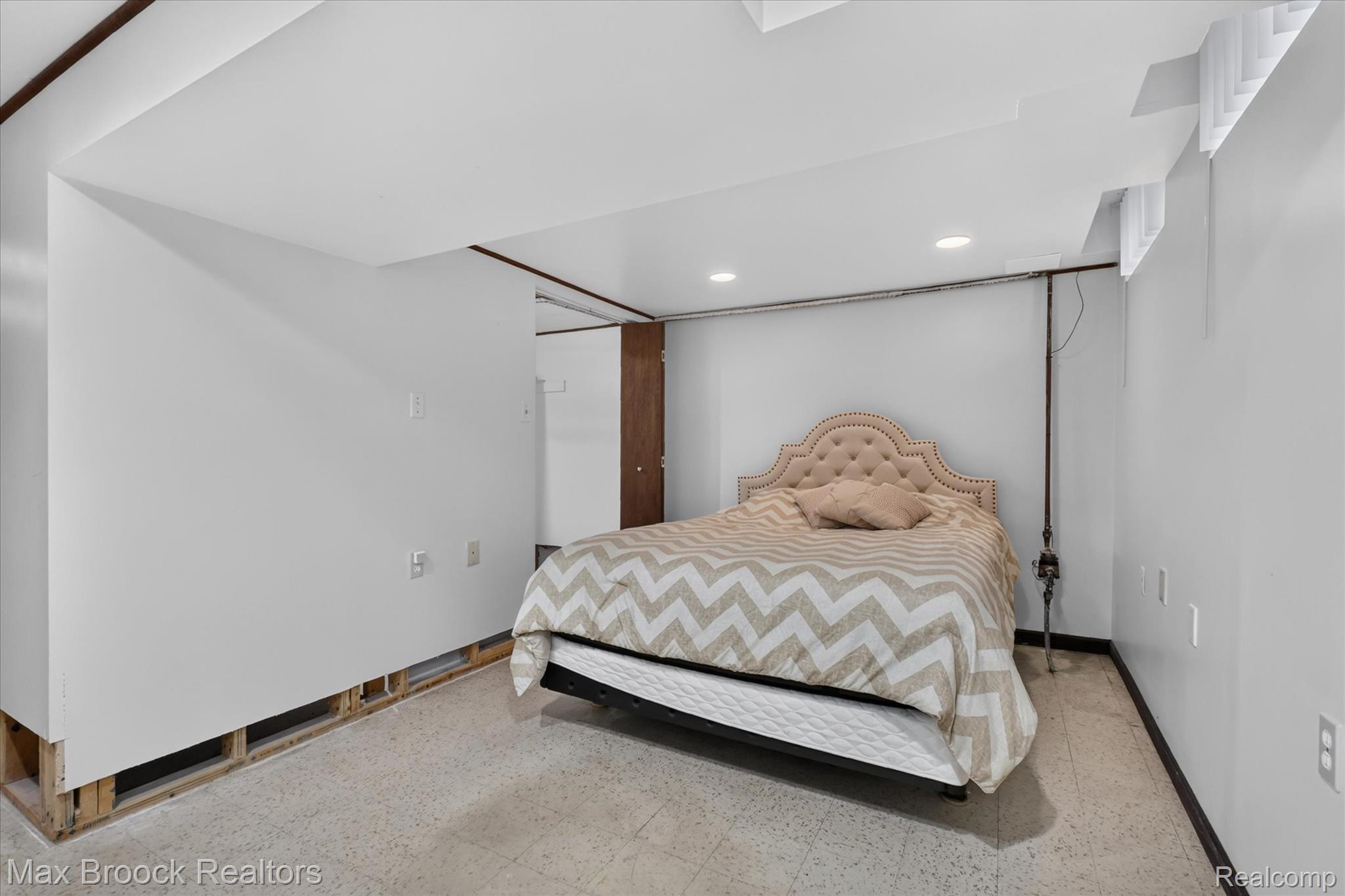 2504 Crofthill Drive Property Photo 33