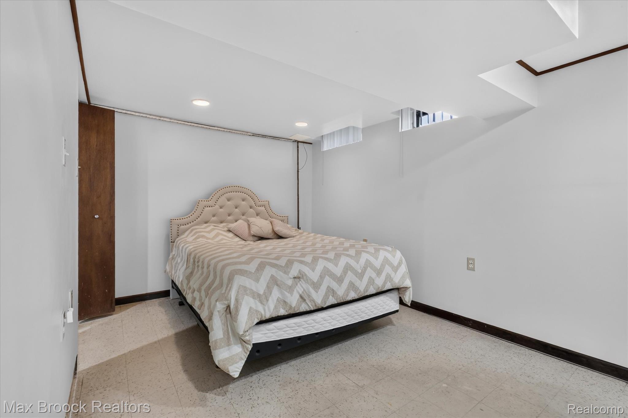 2504 Crofthill Drive Property Photo 34