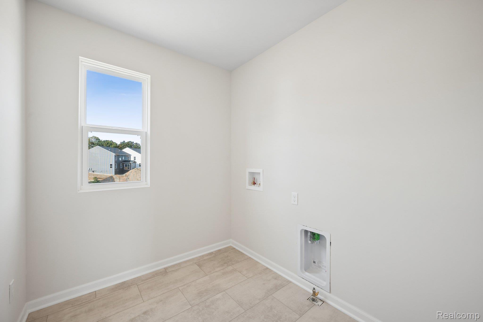 381 Edge Brook Drive Property Photo 20