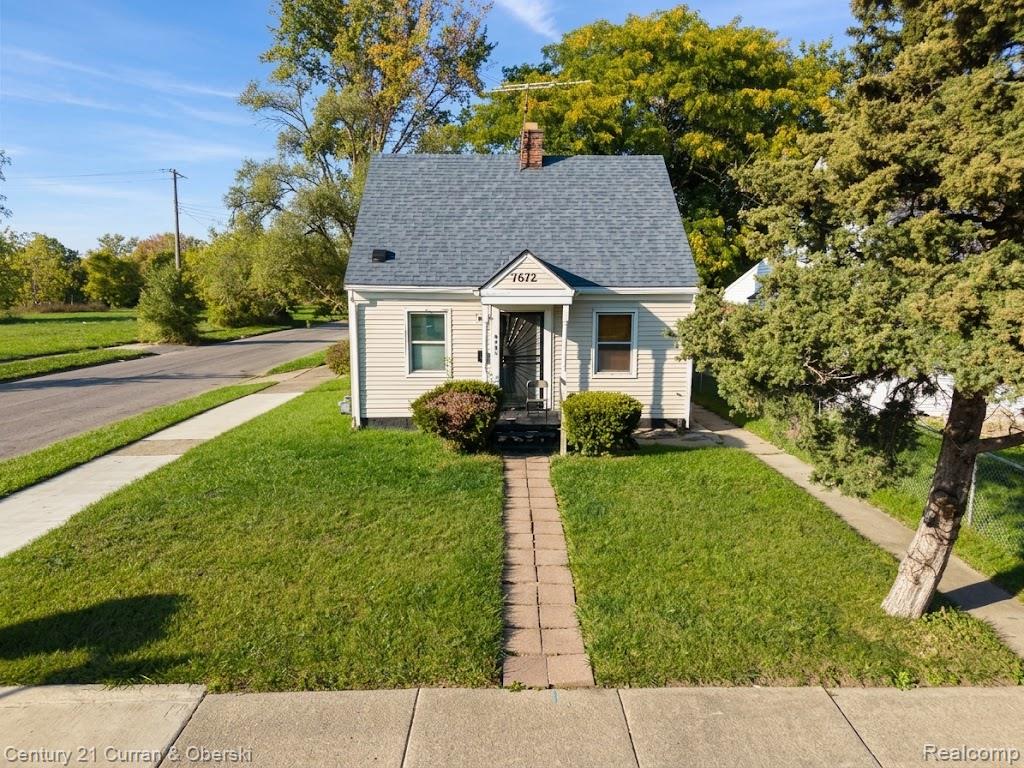 7672 W Outer Drive Property Photo 1