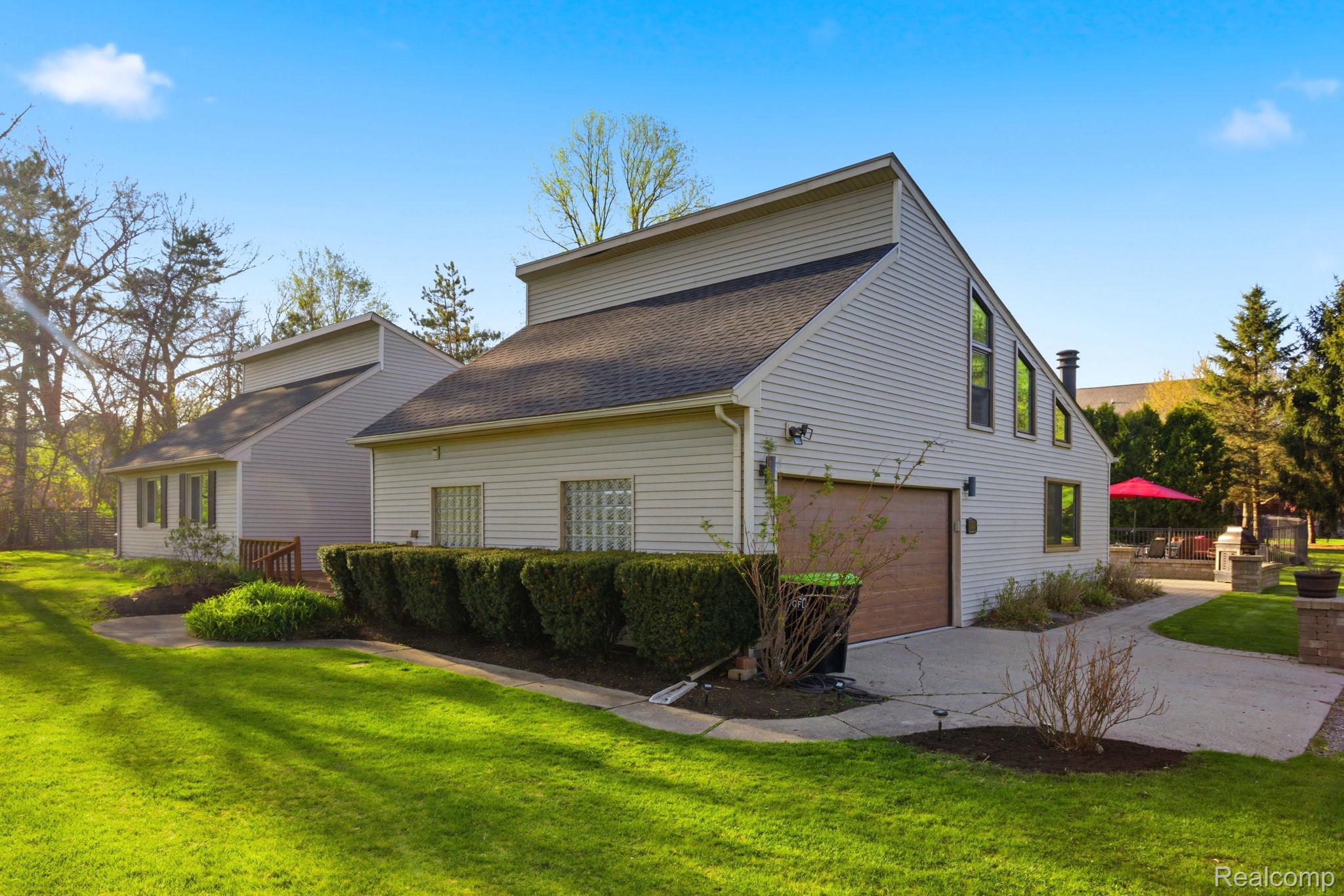 2411 Wixom Trail Property Photo 3