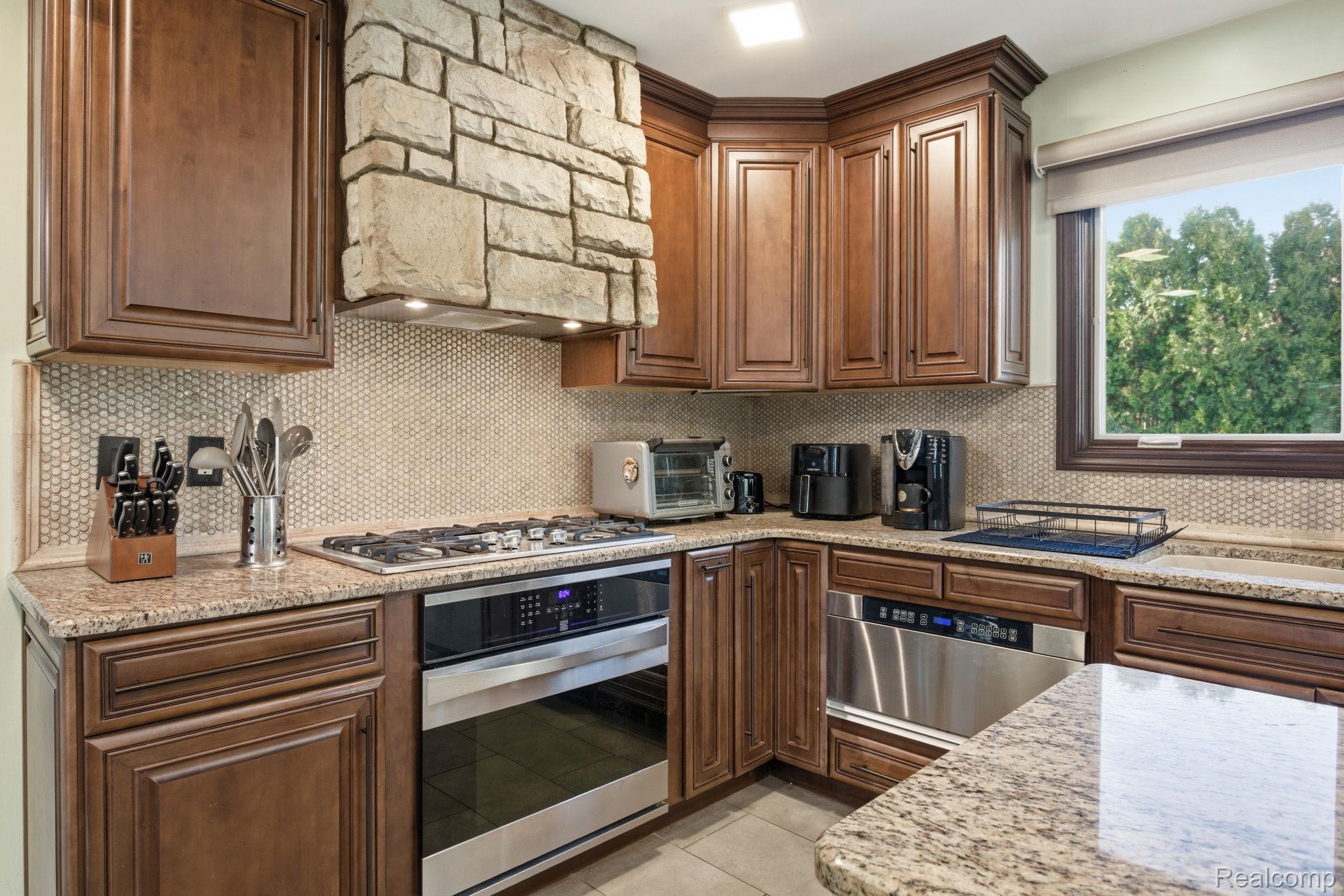 2411 Wixom Trail Property Photo 15