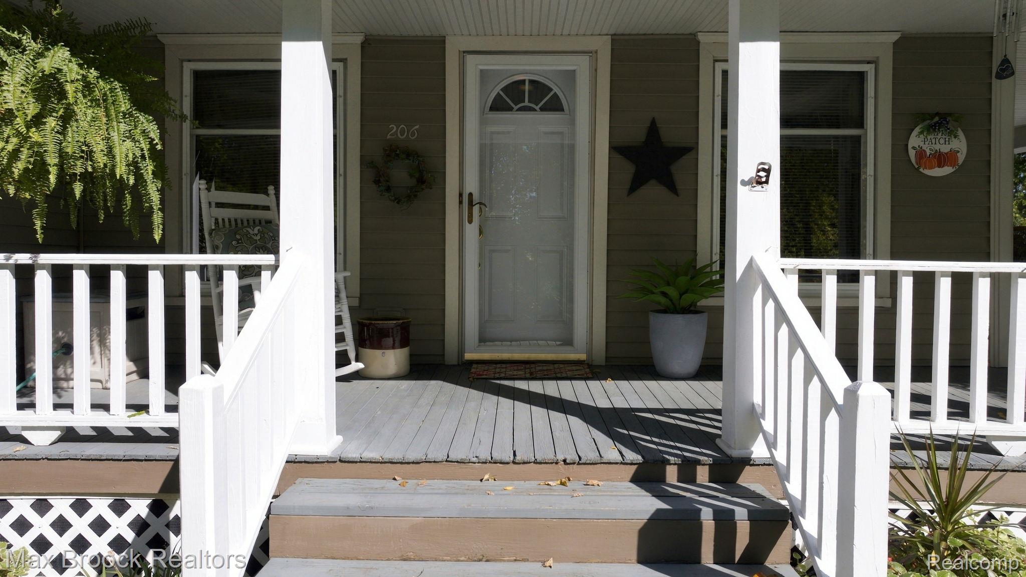 206 River Street Property Photo 4