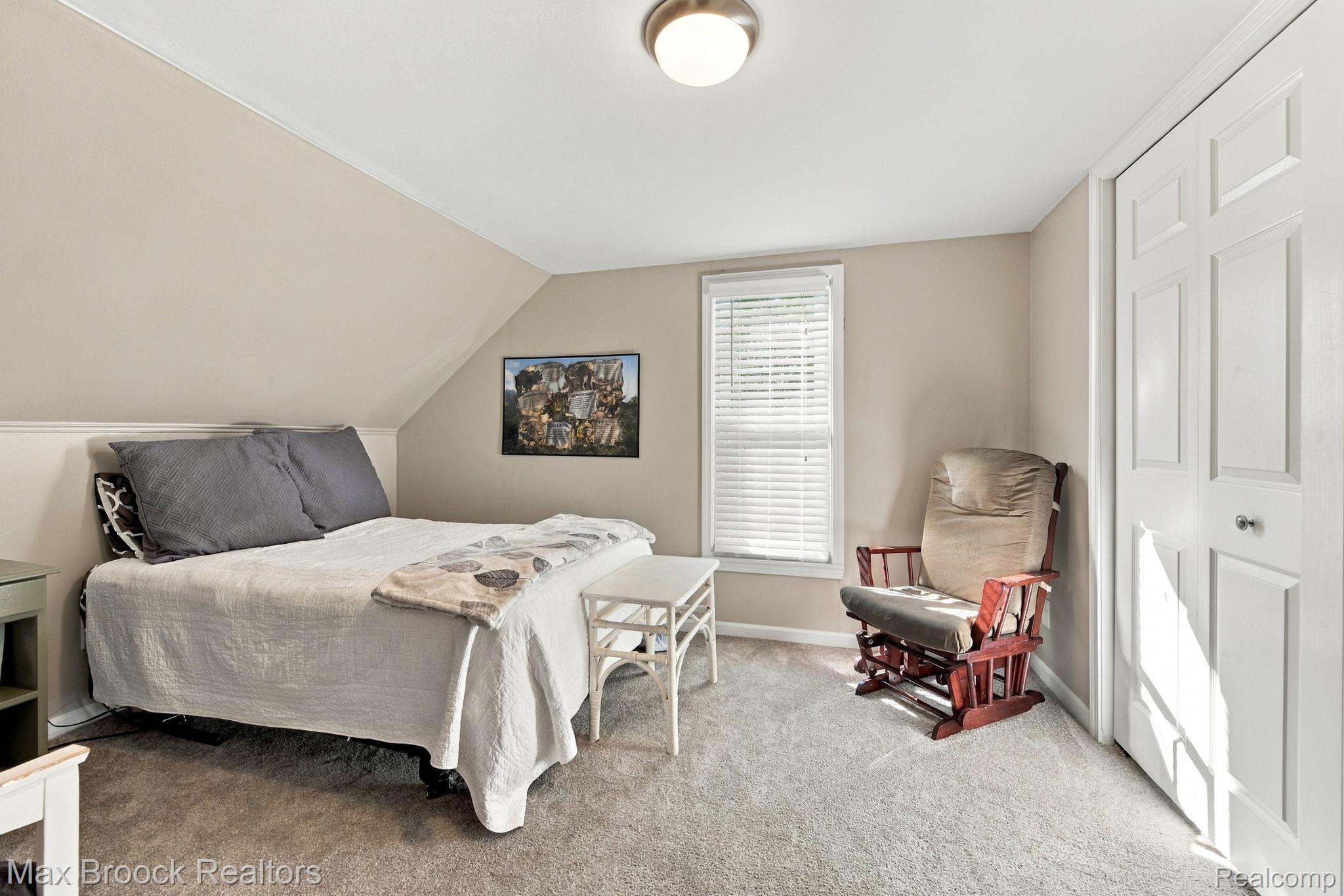 206 River Street Property Photo 22