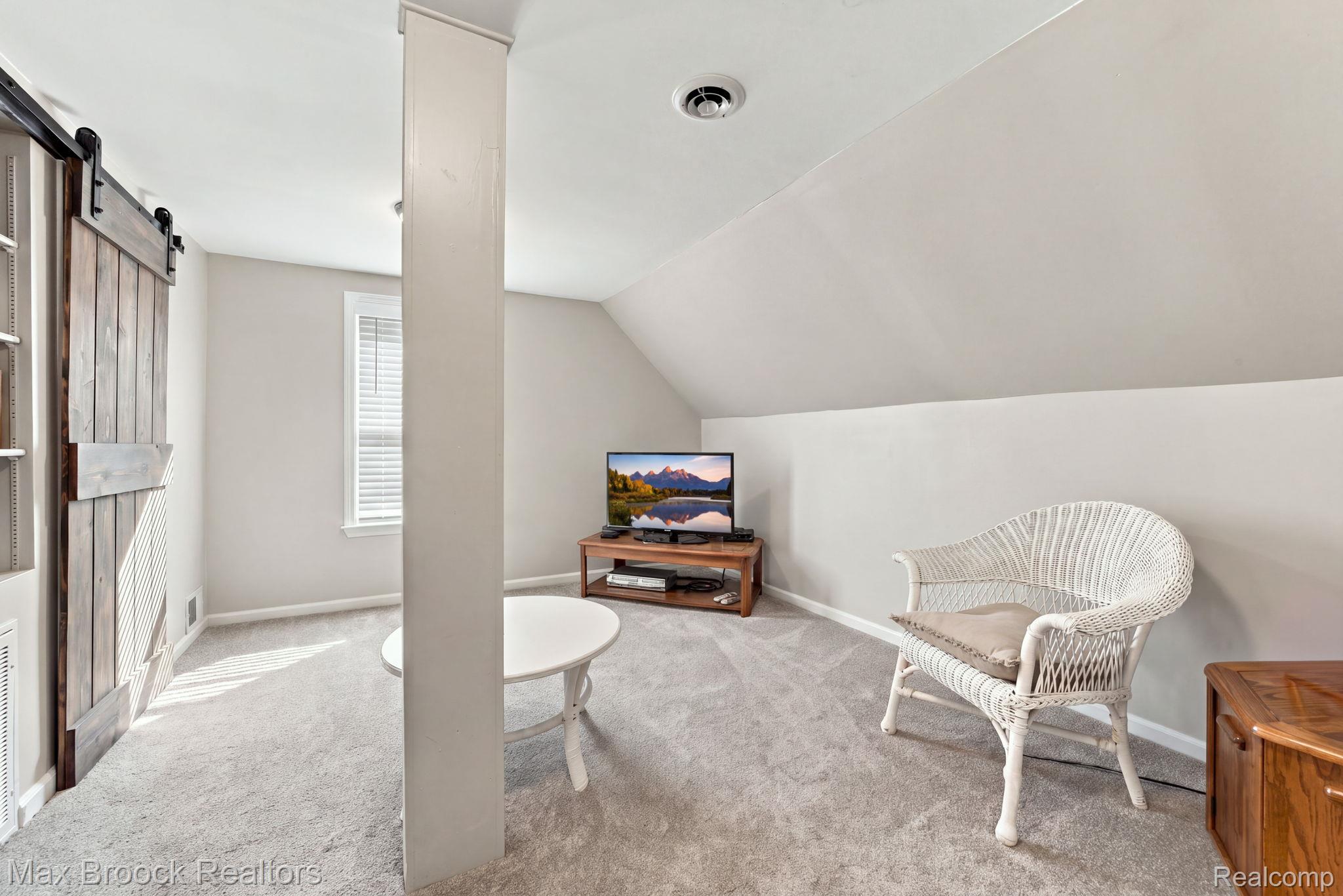 206 River Street Property Photo 24