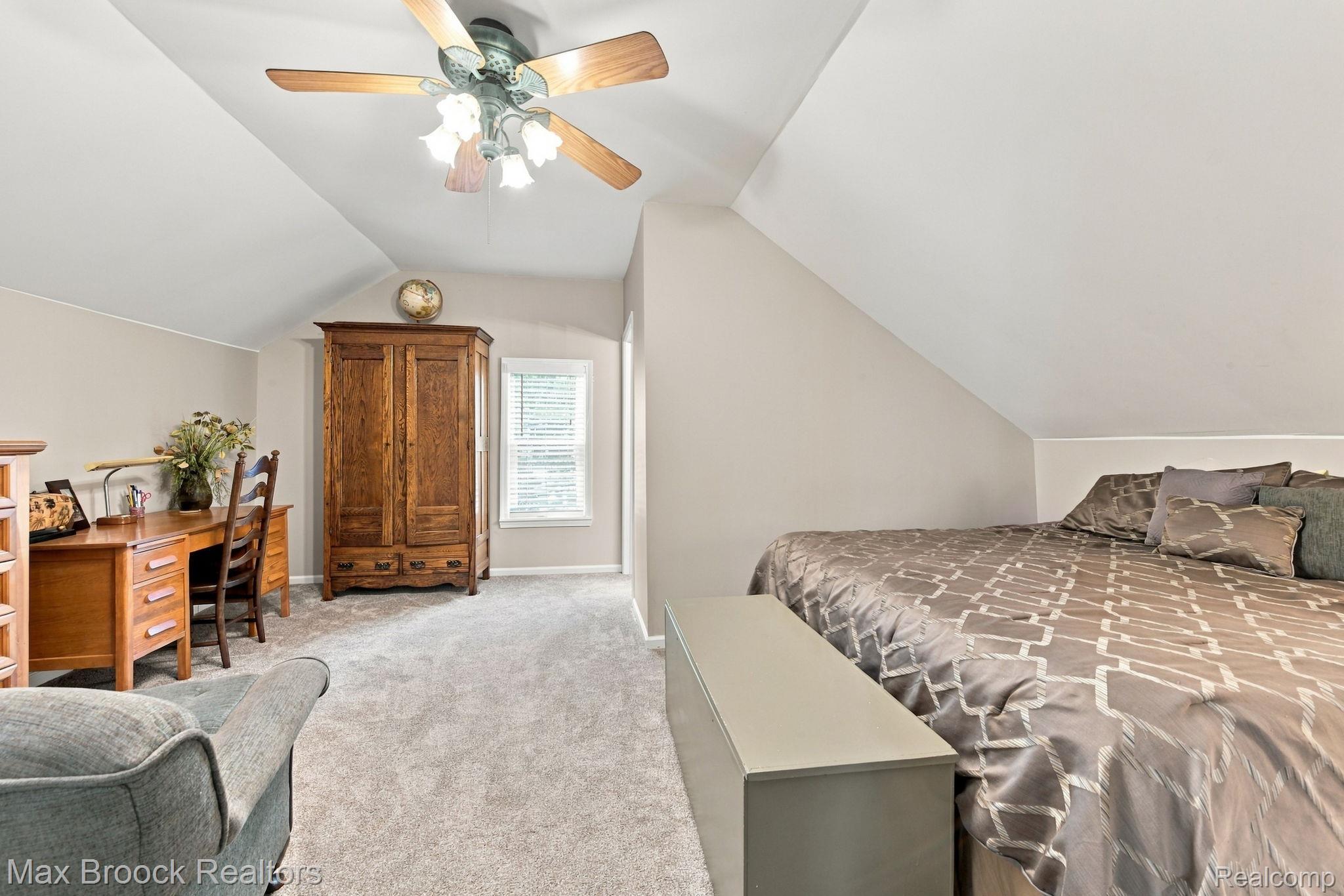 206 River Street Property Photo 27