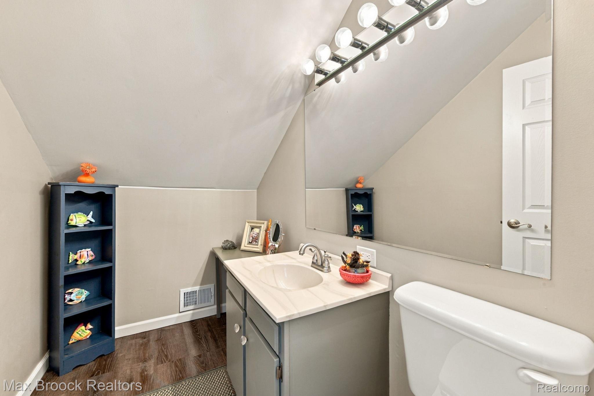 206 River Street Property Photo 29