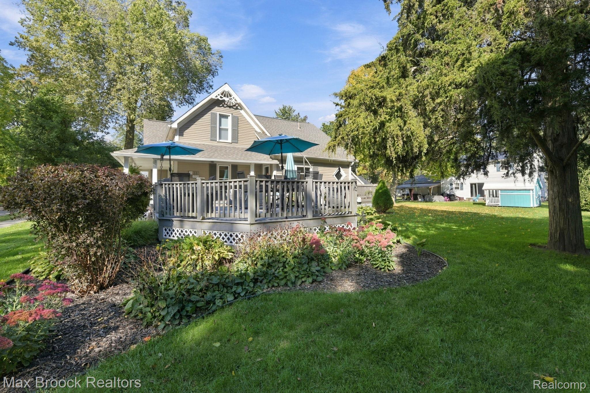 206 River Street Property Photo 35