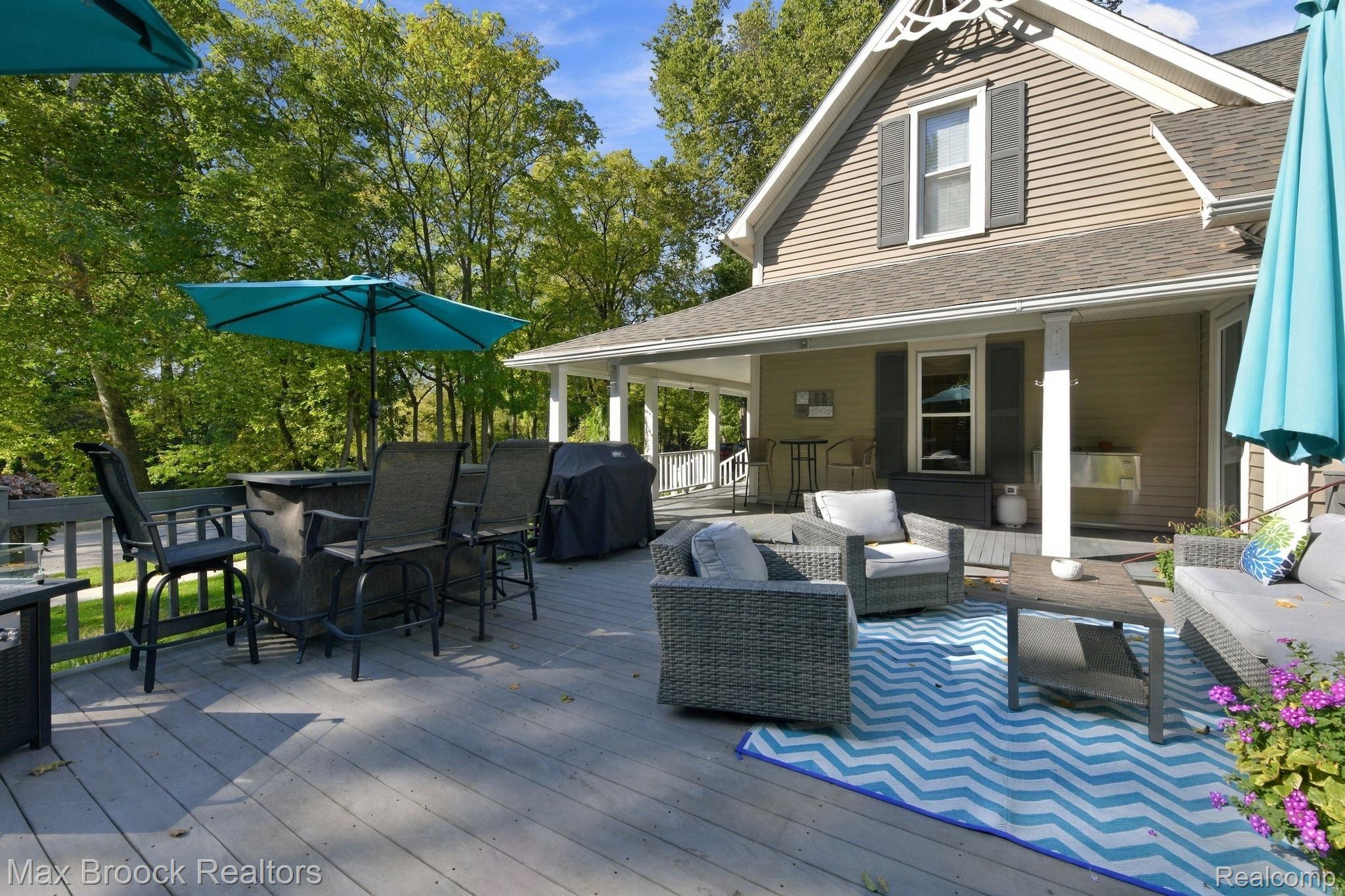 206 River Street Property Photo 38