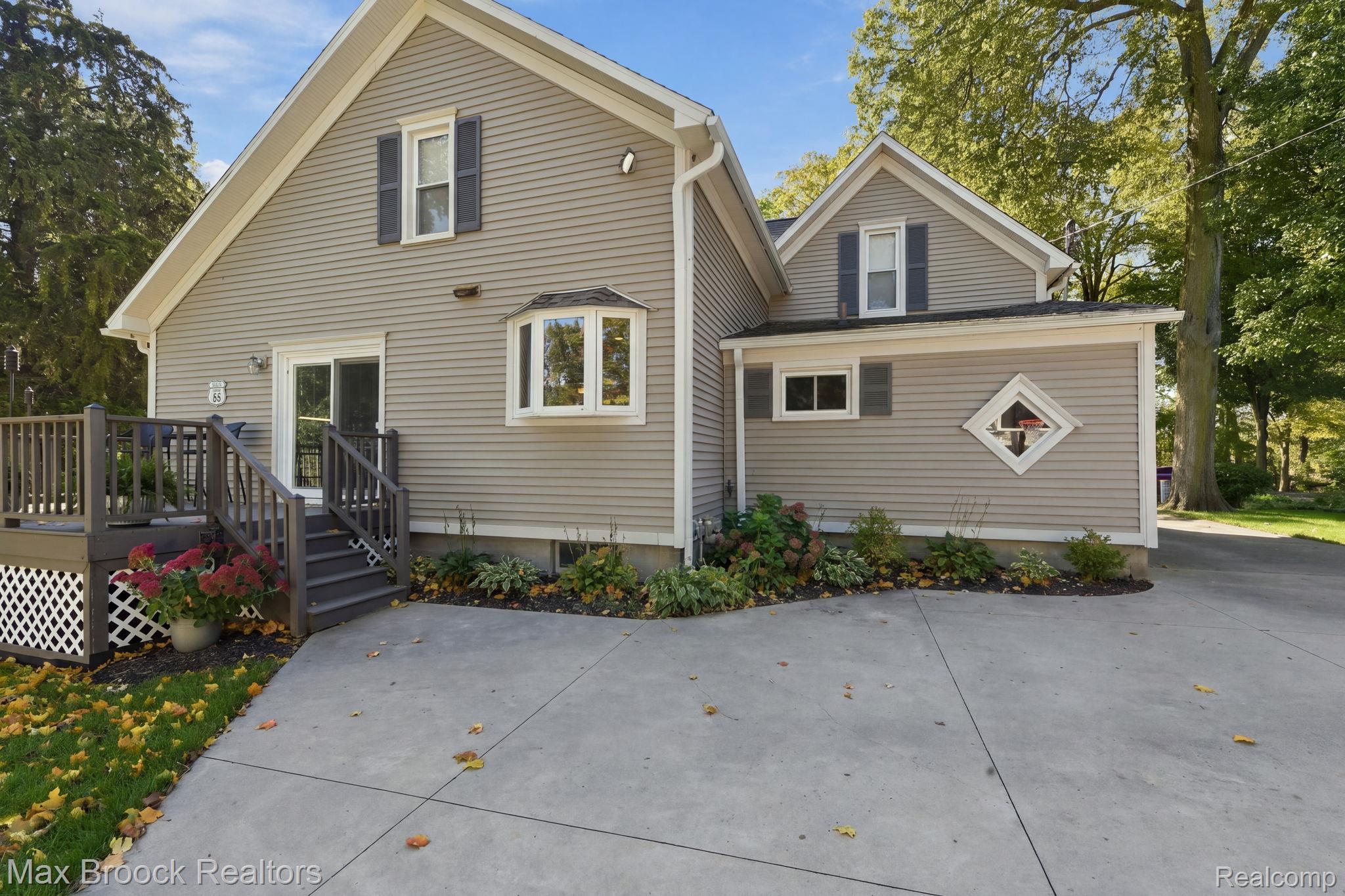 206 River Street Property Photo 41