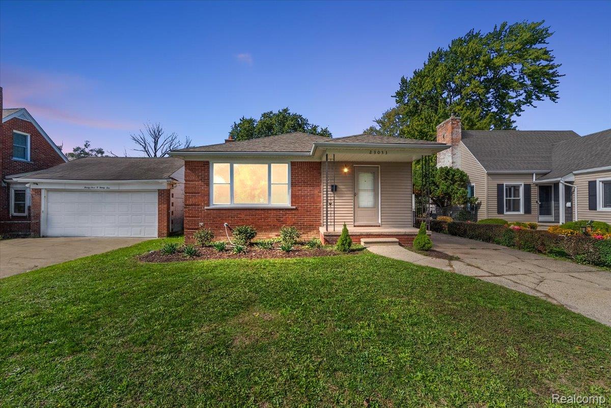 23033 Hayes Avenue Property Photo 1
