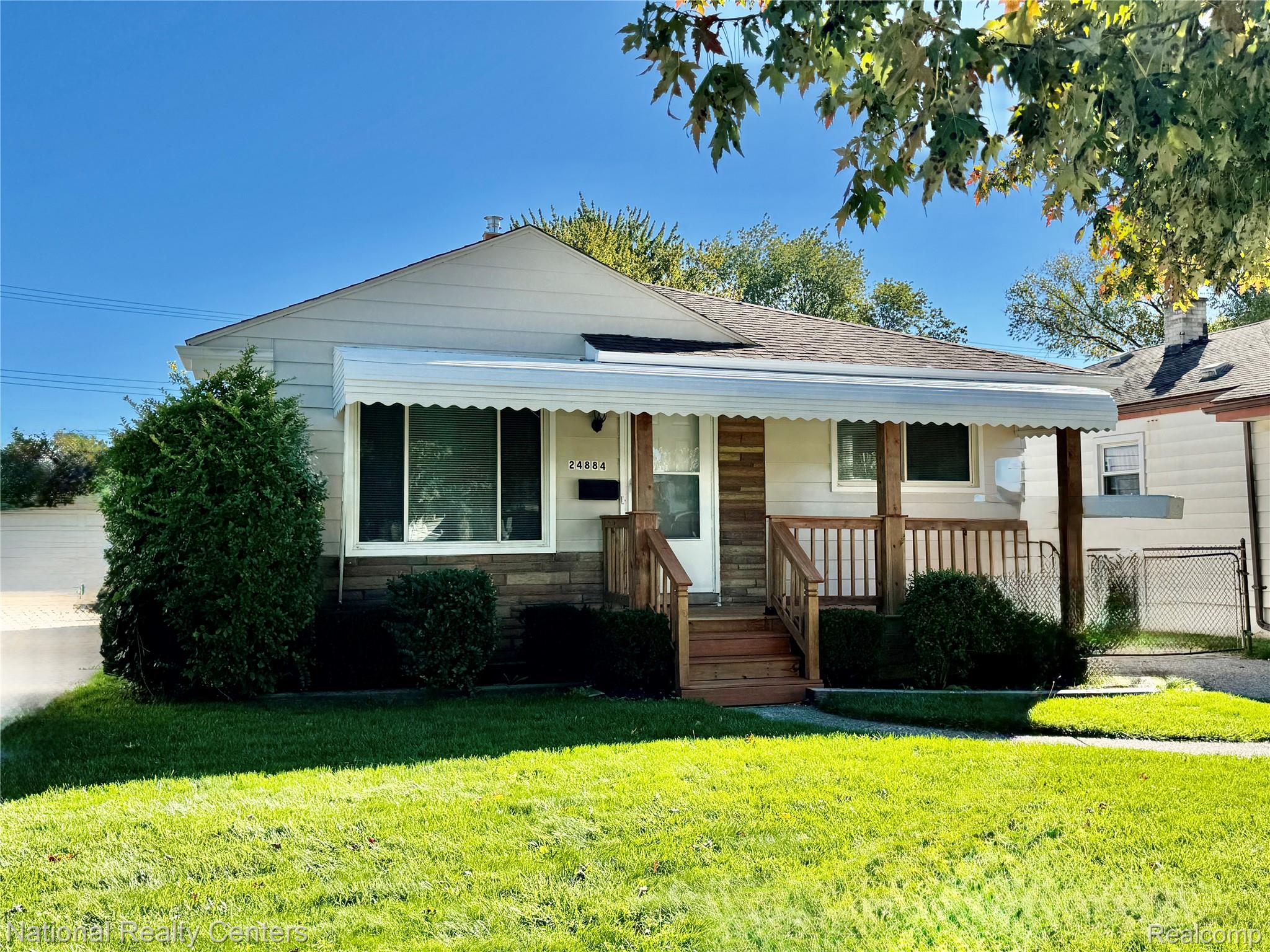 24884 Hayes Ave Property Photo 1