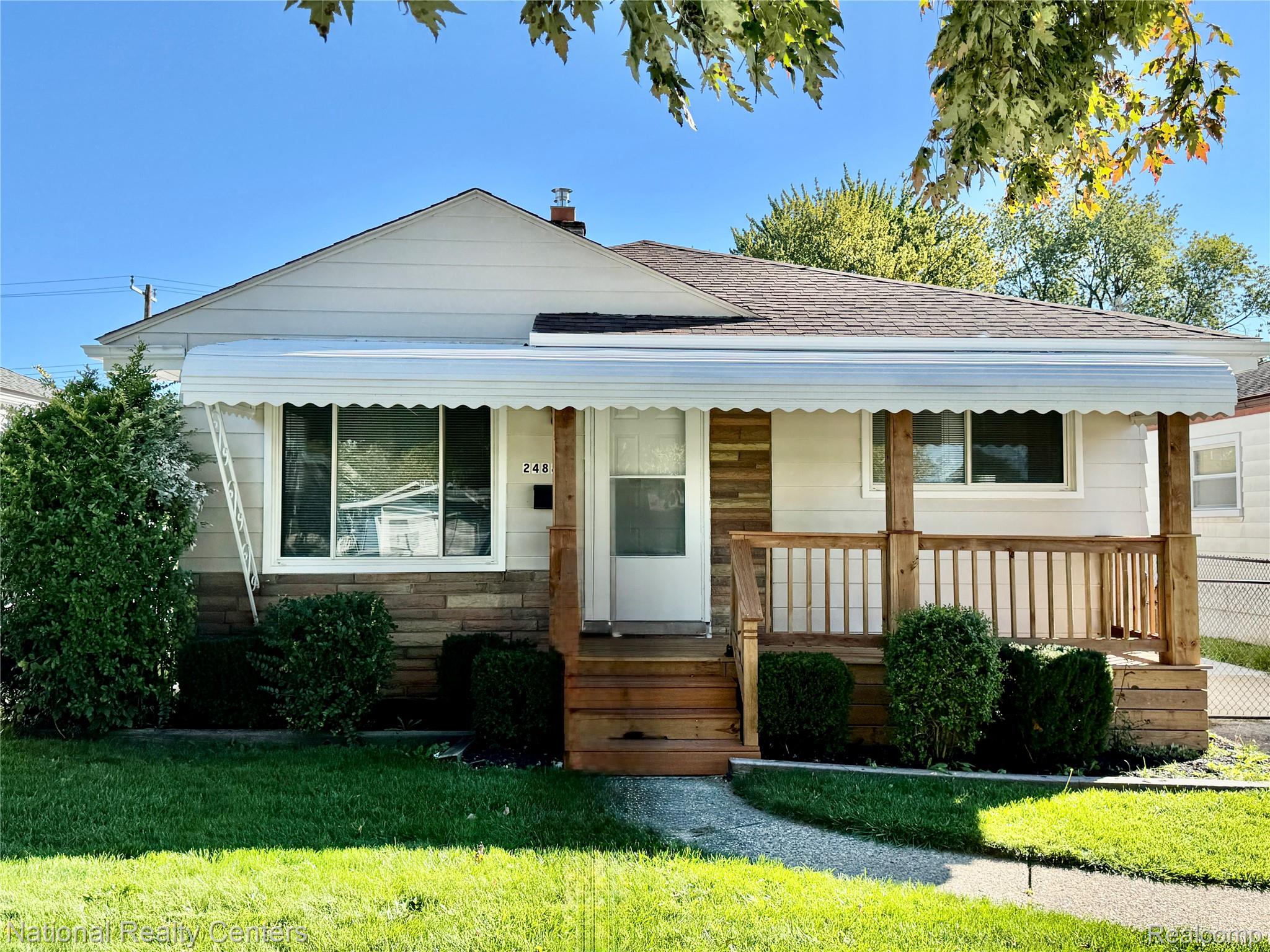 24884 Hayes Ave Property Photo 2