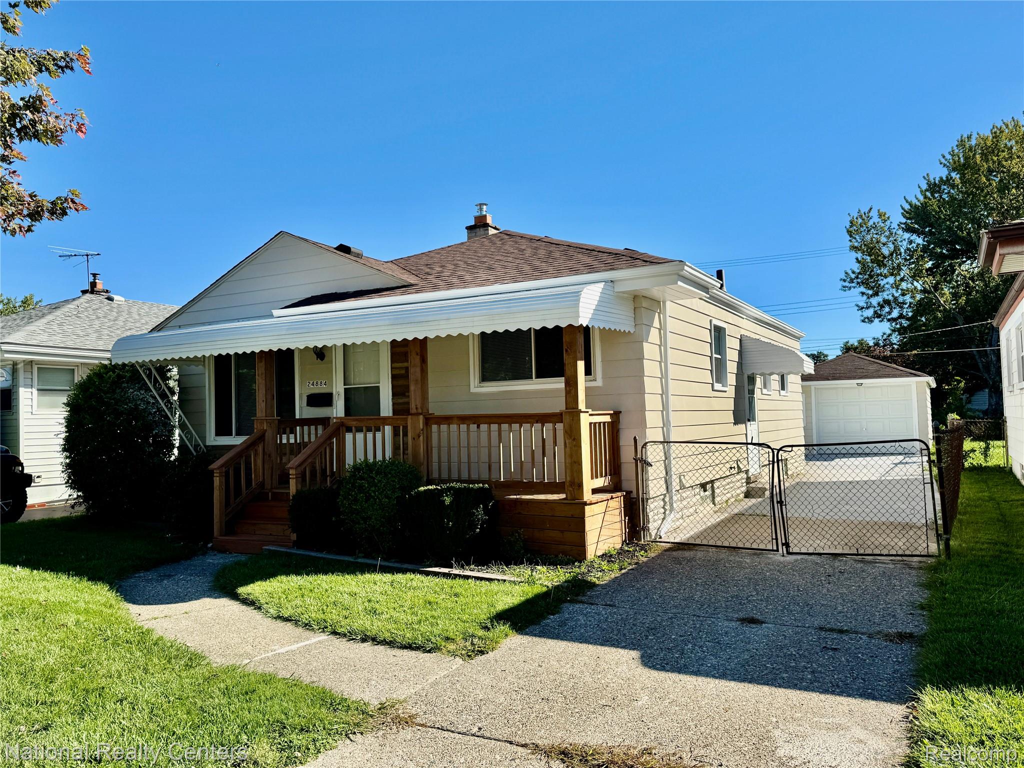 24884 Hayes Ave Property Photo 5