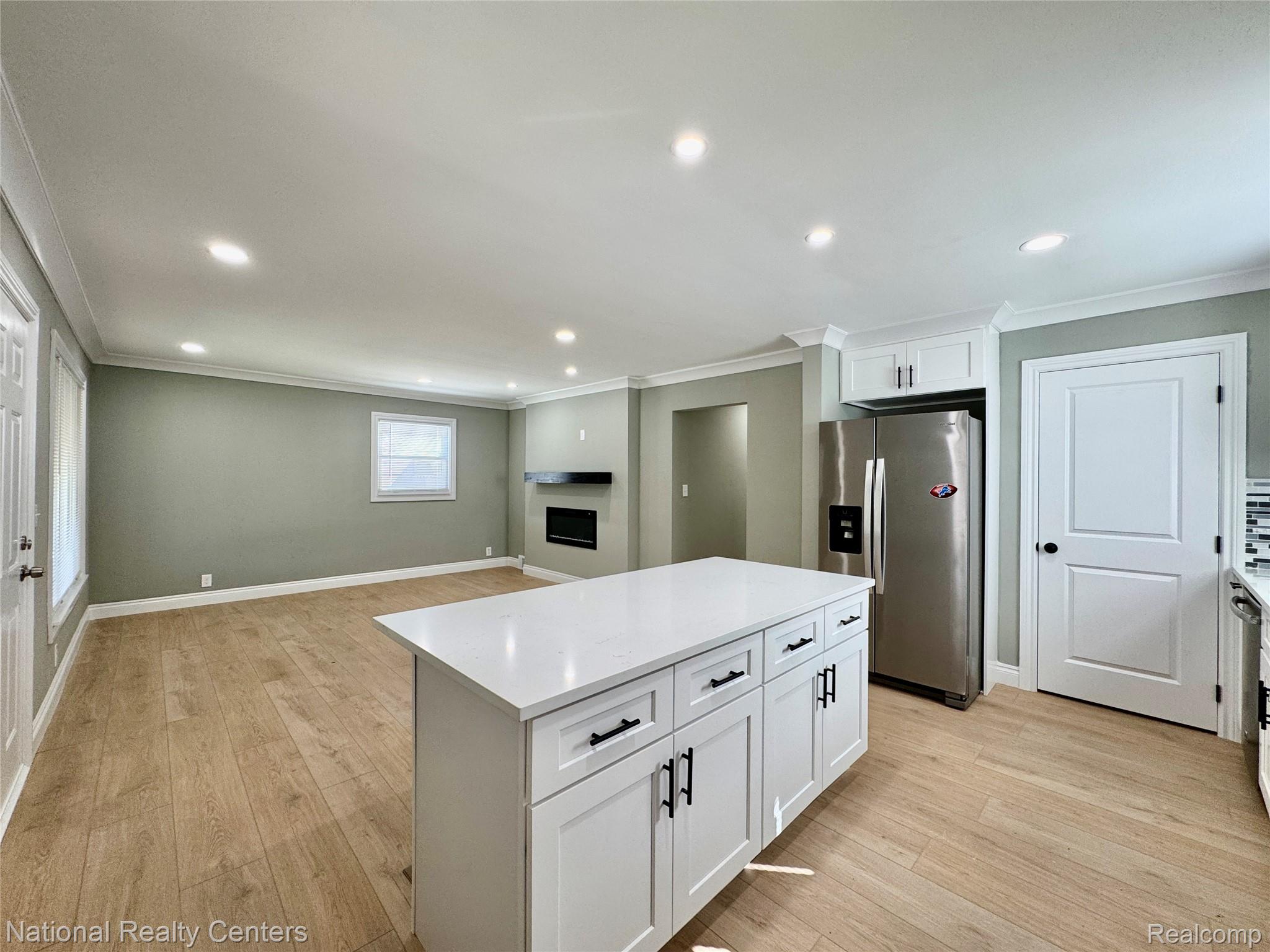 24884 Hayes Ave Property Photo 10
