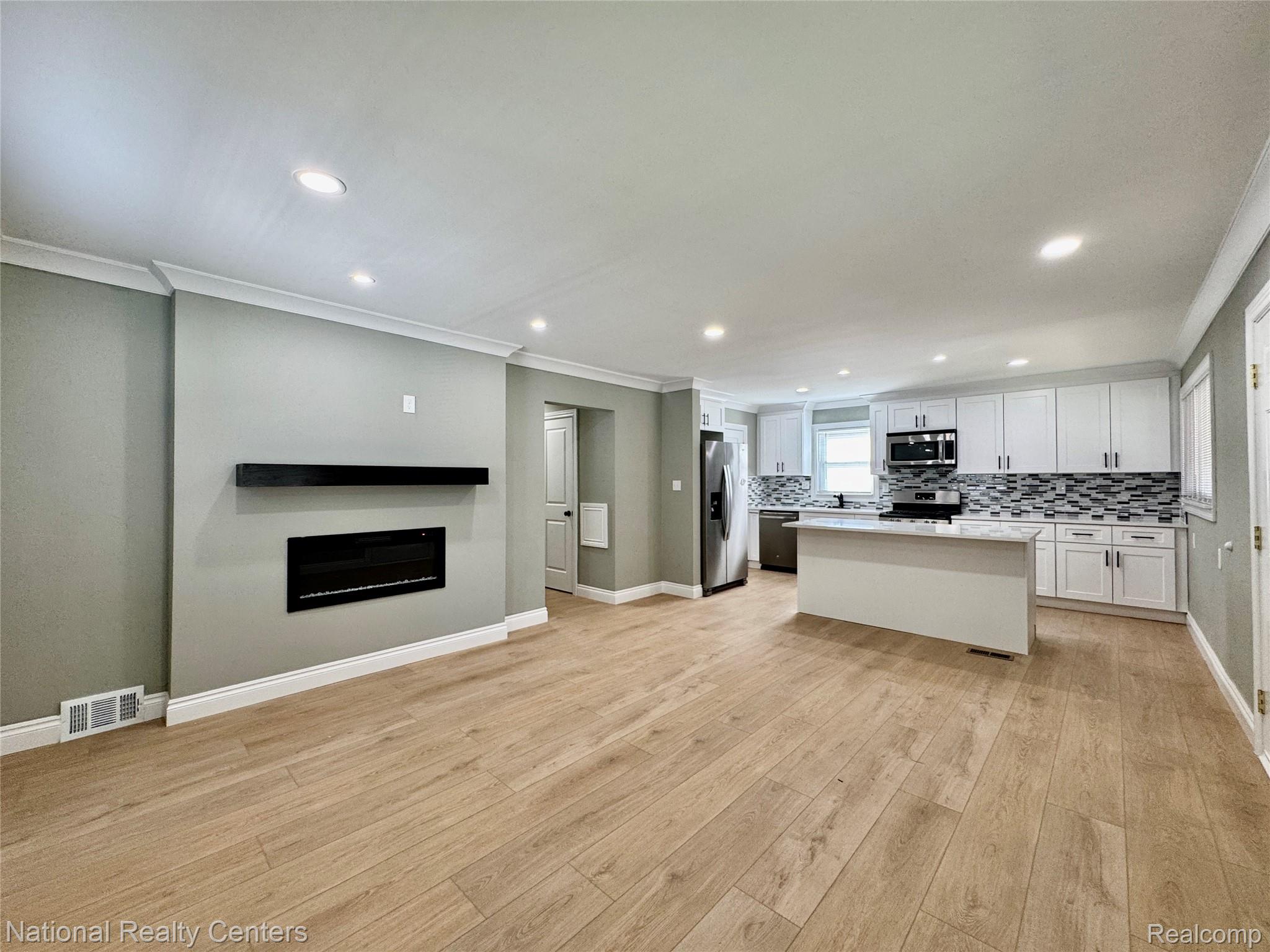 24884 Hayes Ave Property Photo 11