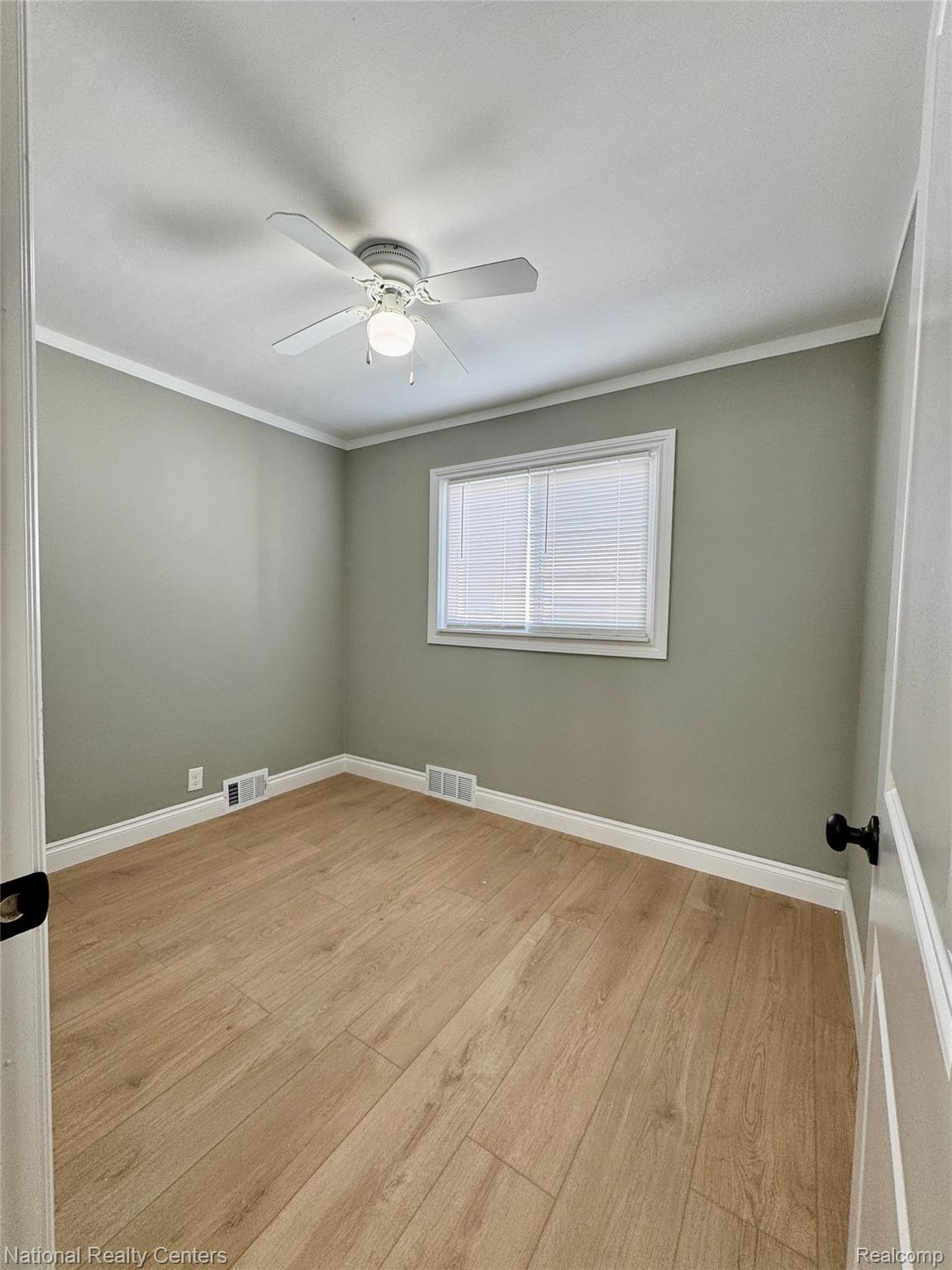24884 Hayes Ave Property Photo 14